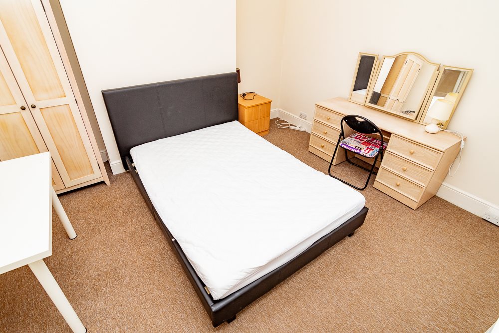 5 bed house to rent in Sedgley Road 5