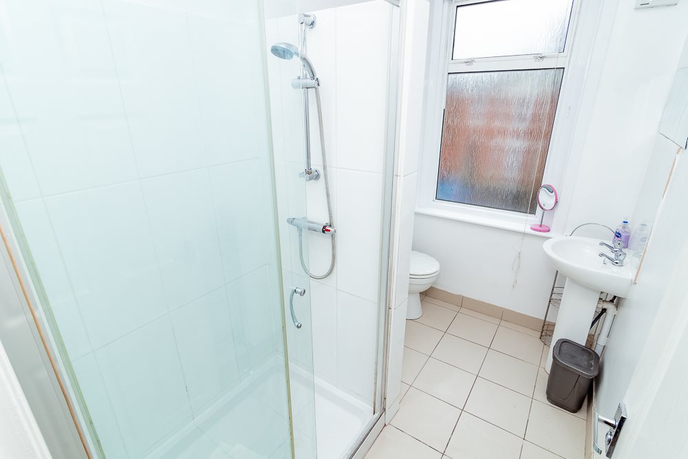 5 bed house to rent in Sedgley Road 9