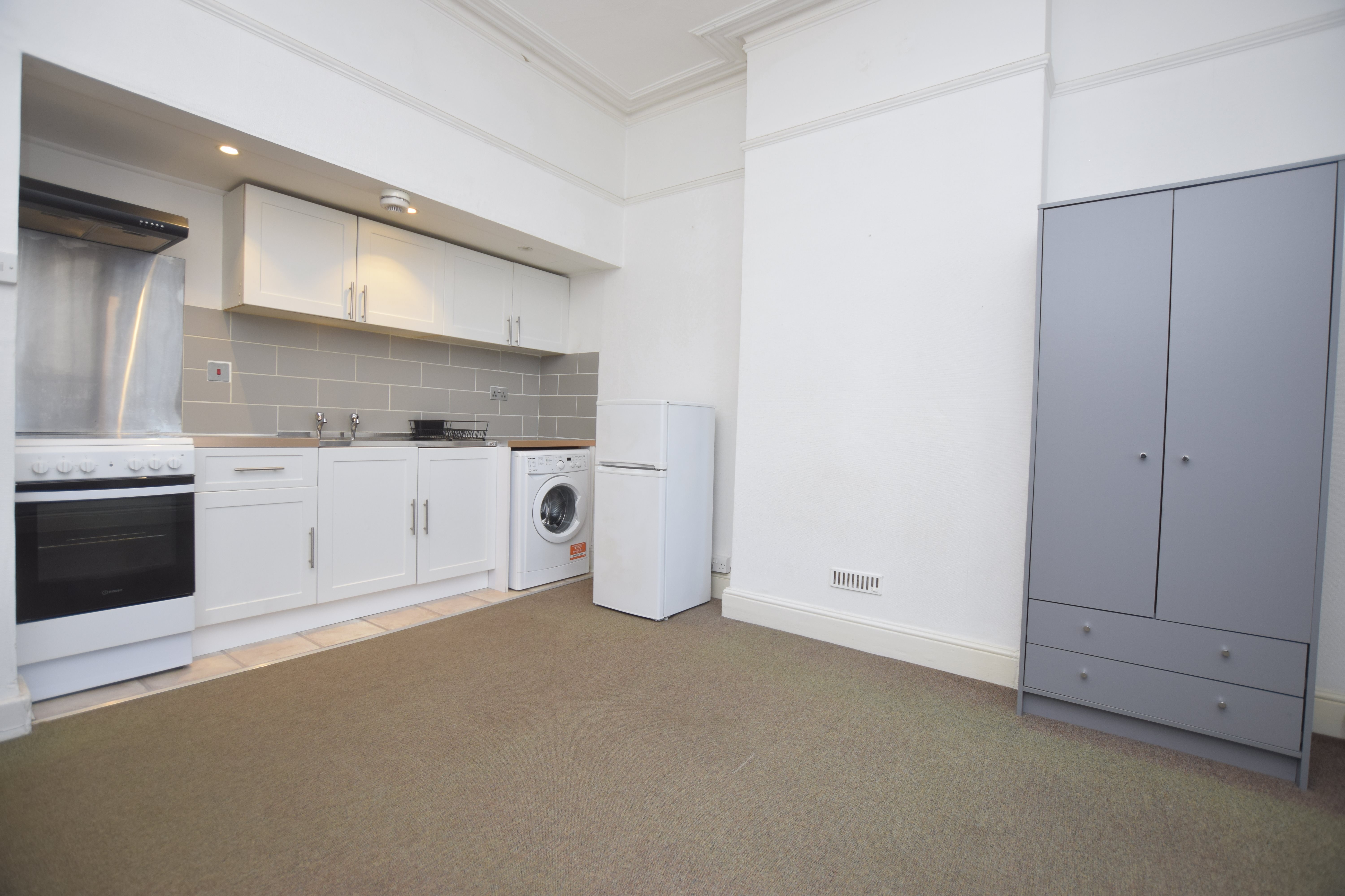 Studio flat to rent in Seamoor Road, Bournemouth  - Property Image 2