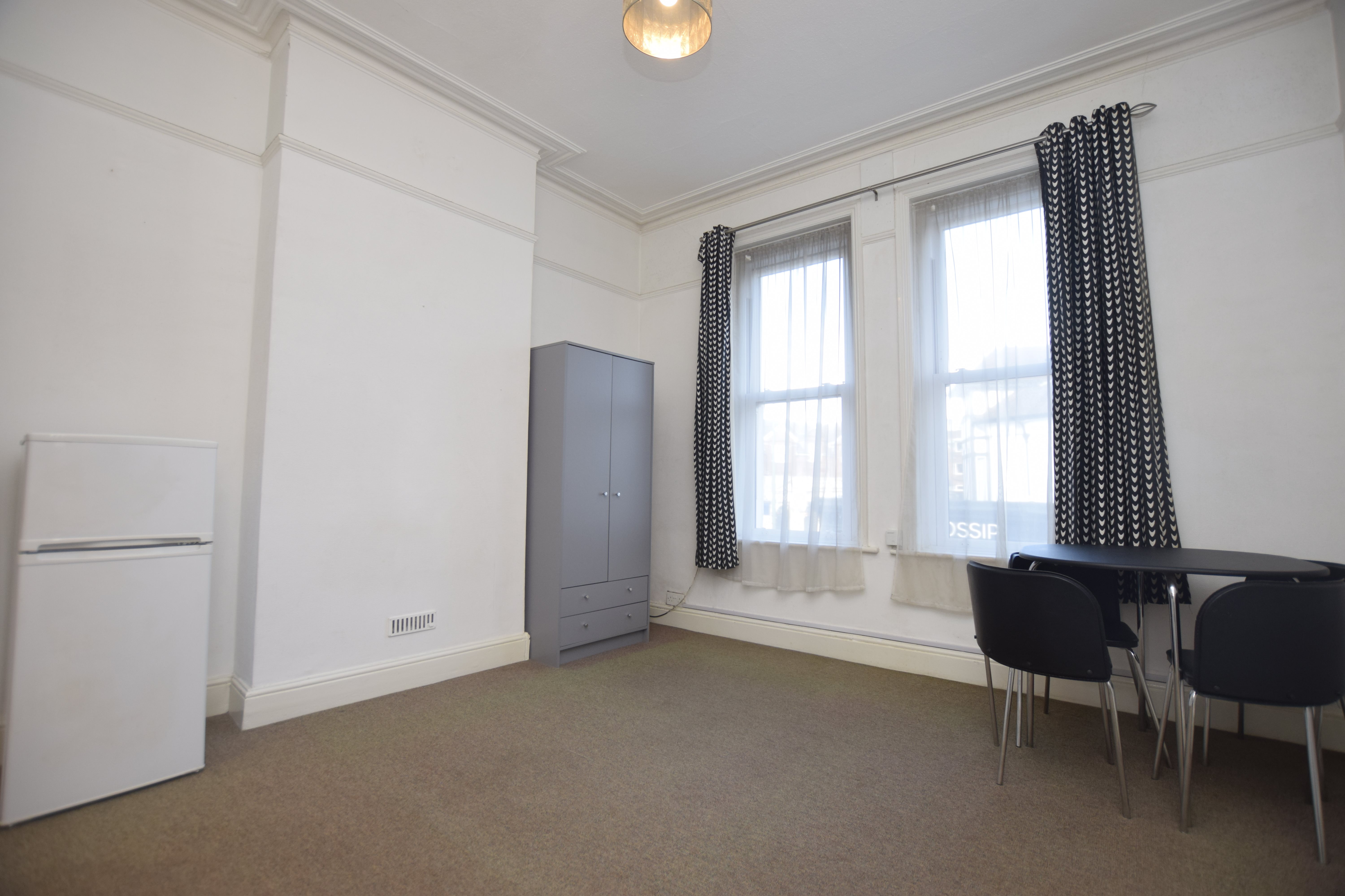 Studio flat to rent in Seamoor Road, Bournemouth  - Property Image 3