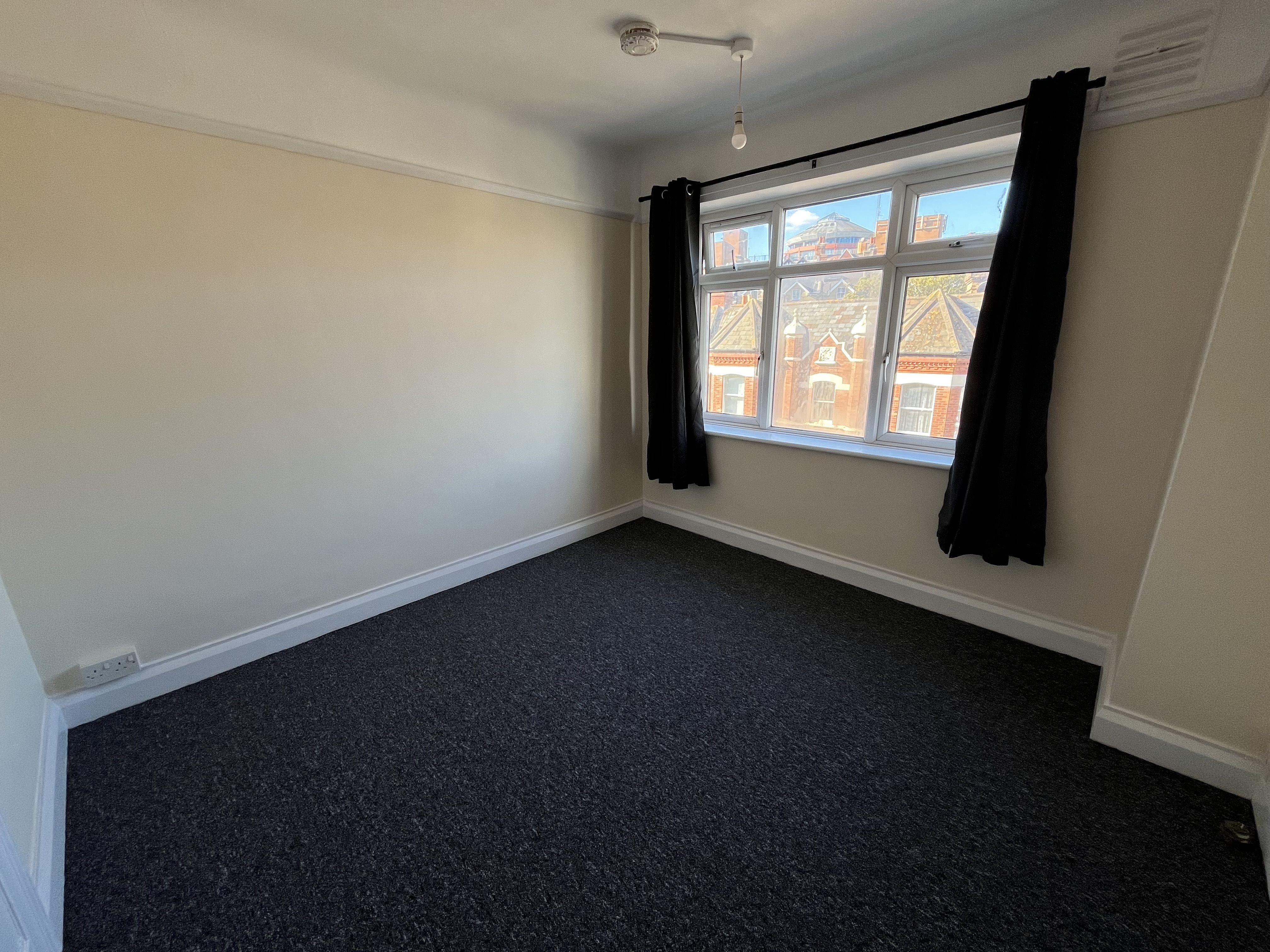 3 bed apartment to rent in St Peters Road  - Property Image 5