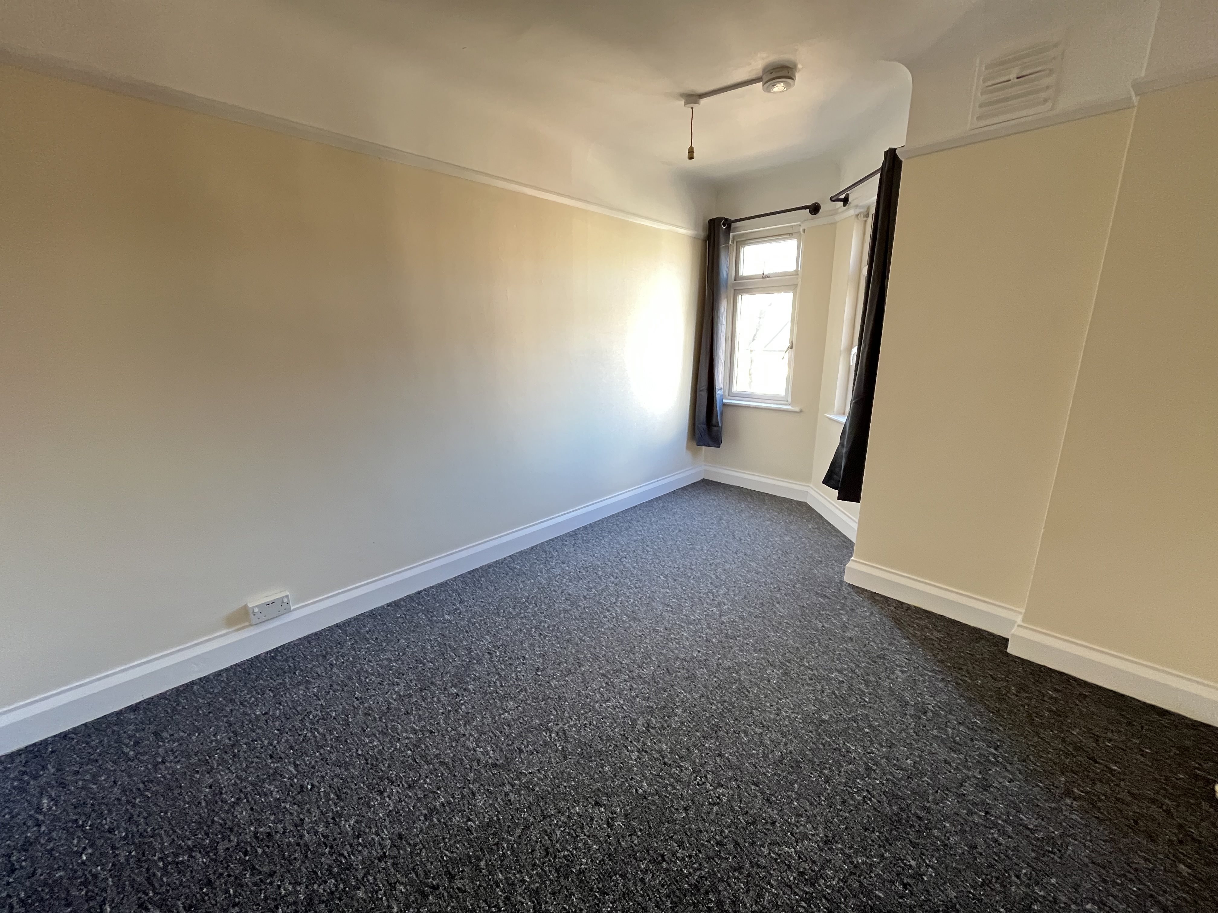 3 bed apartment to rent in St Peters Road  - Property Image 8