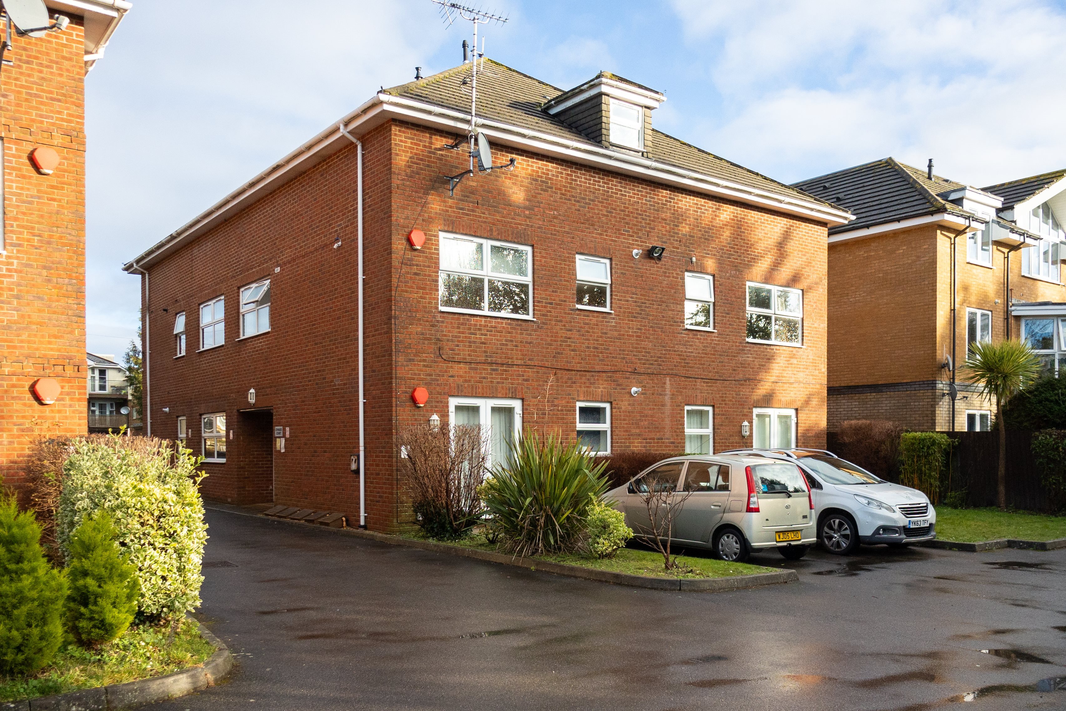 2 bed flat to rent in Richmond Park Road, Bournemouth  - Property Image 1