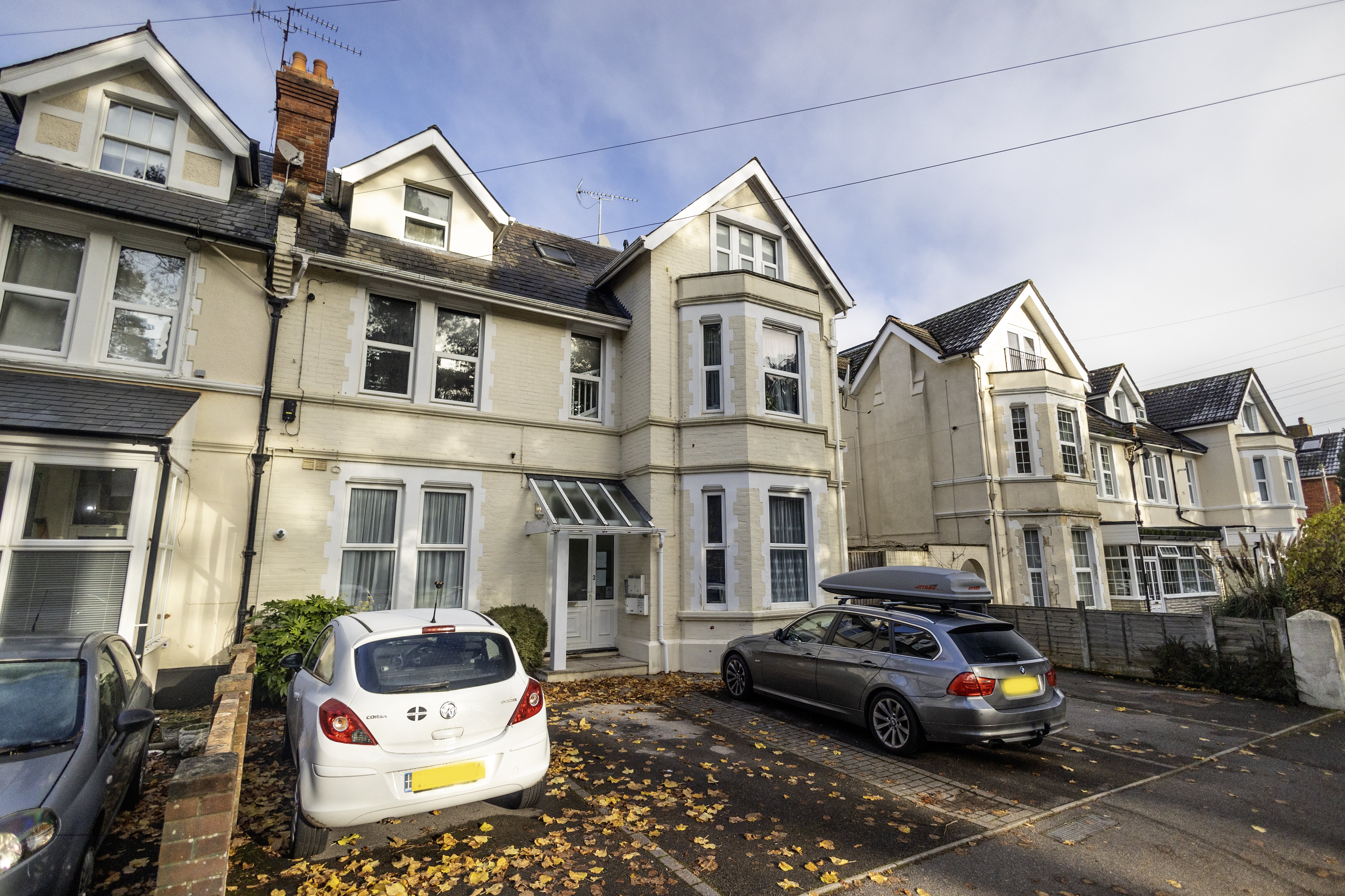 2 bed maisonette to rent in Spencer Road, Bournemouth  - Property Image 1