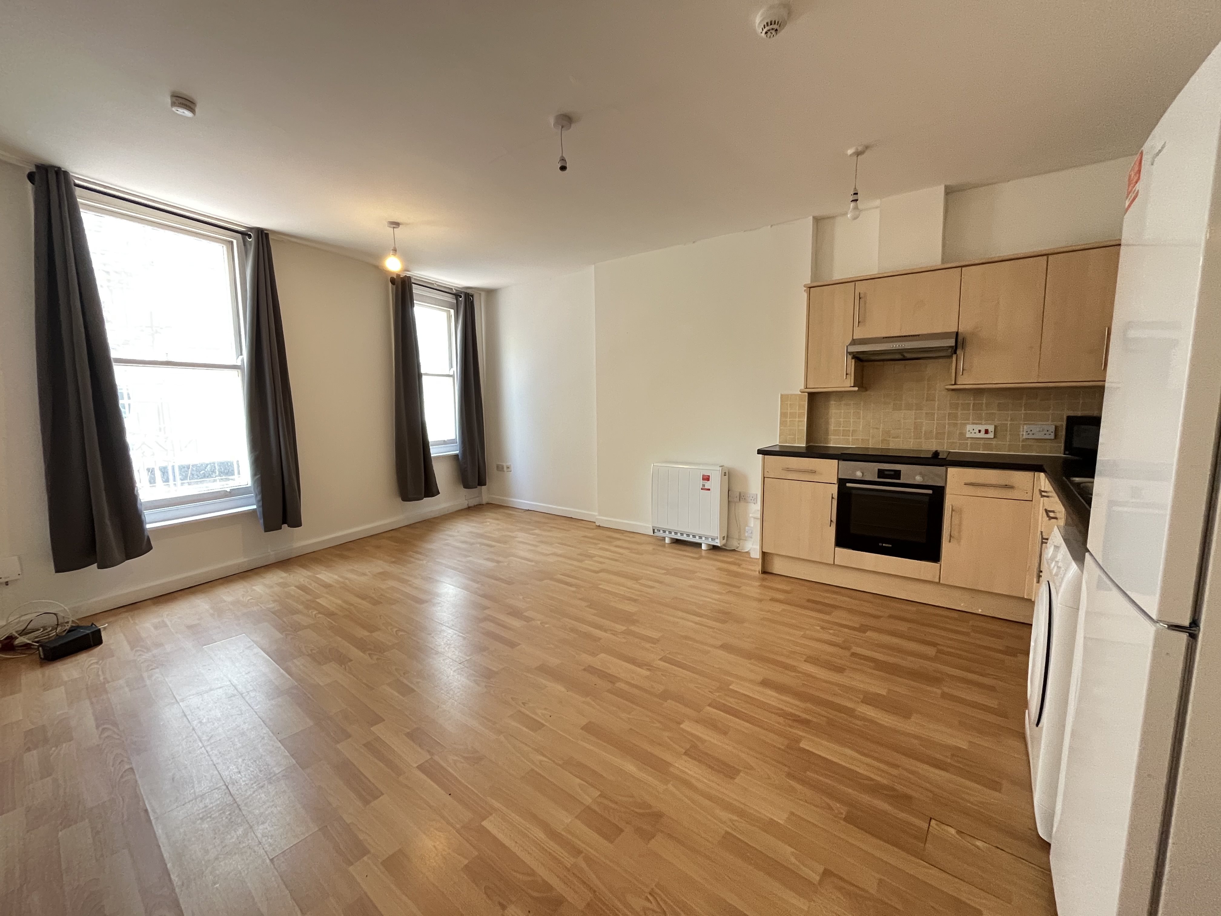 3 bed flat to rent in Old Christchurch Road, Bournemouth  - Property Image 2