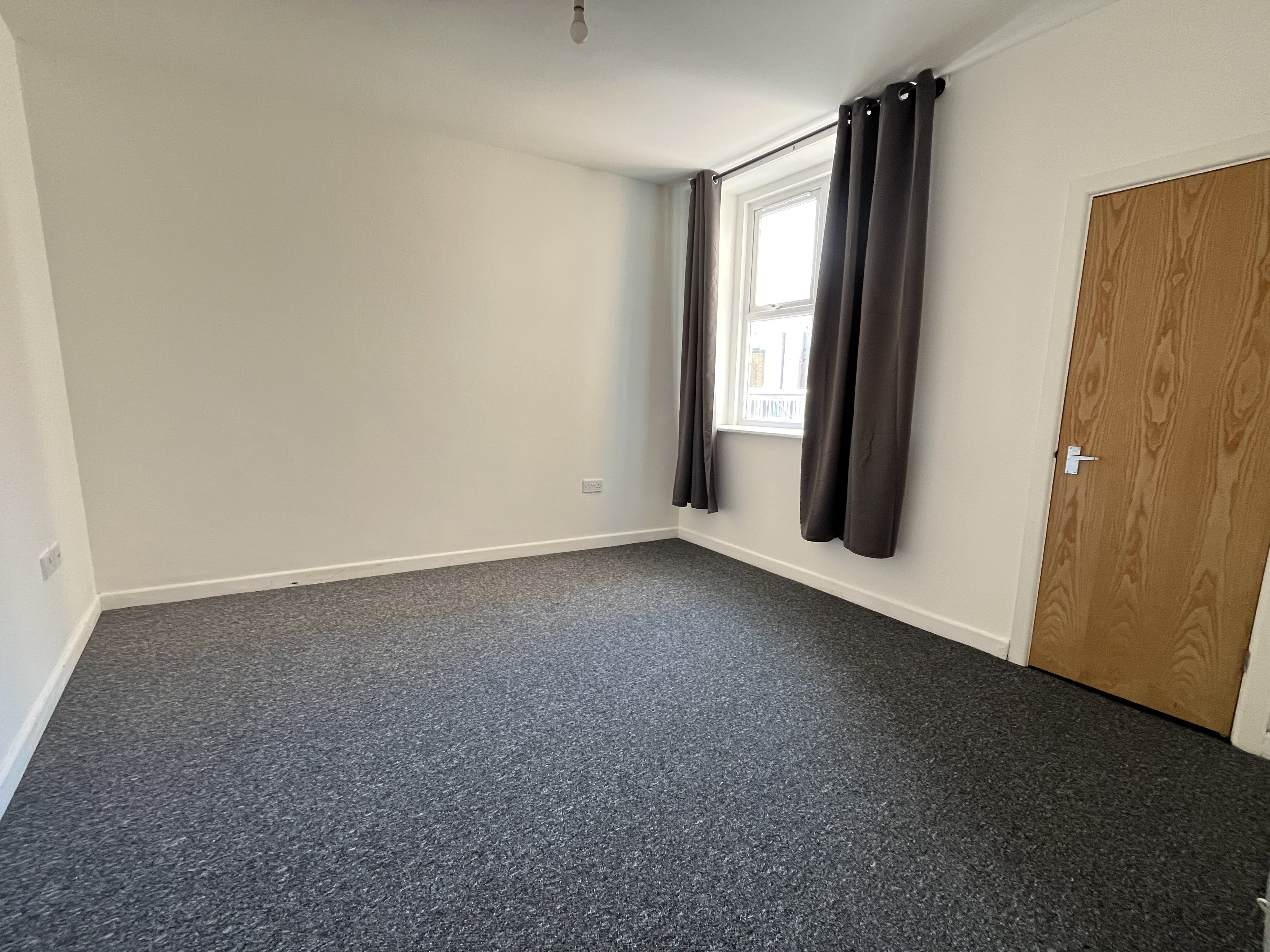 3 bed flat to rent in Old Christchurch Road, Bournemouth  - Property Image 5