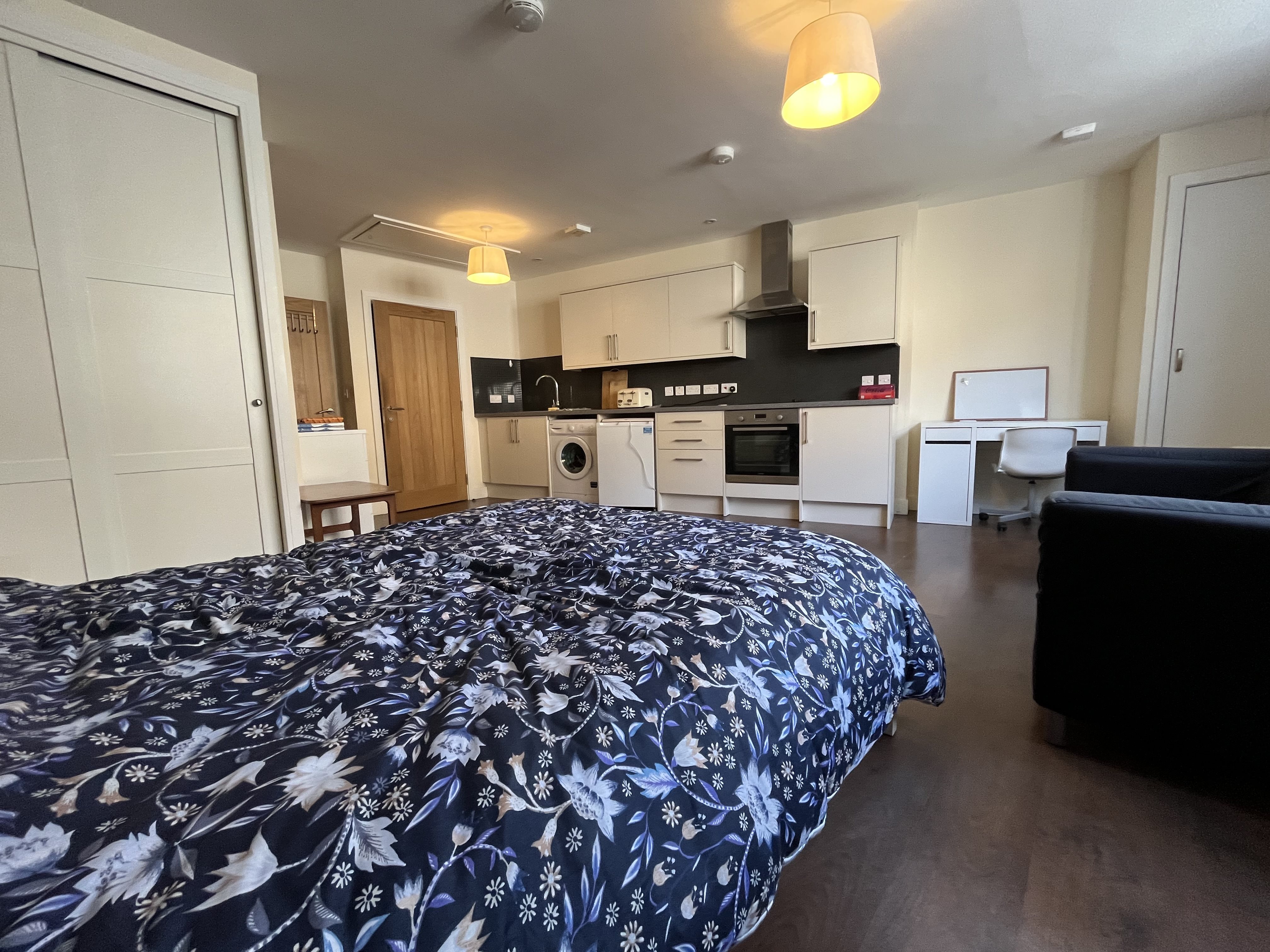 Studio flat to rent in St Peters Road, Bournemouth 2