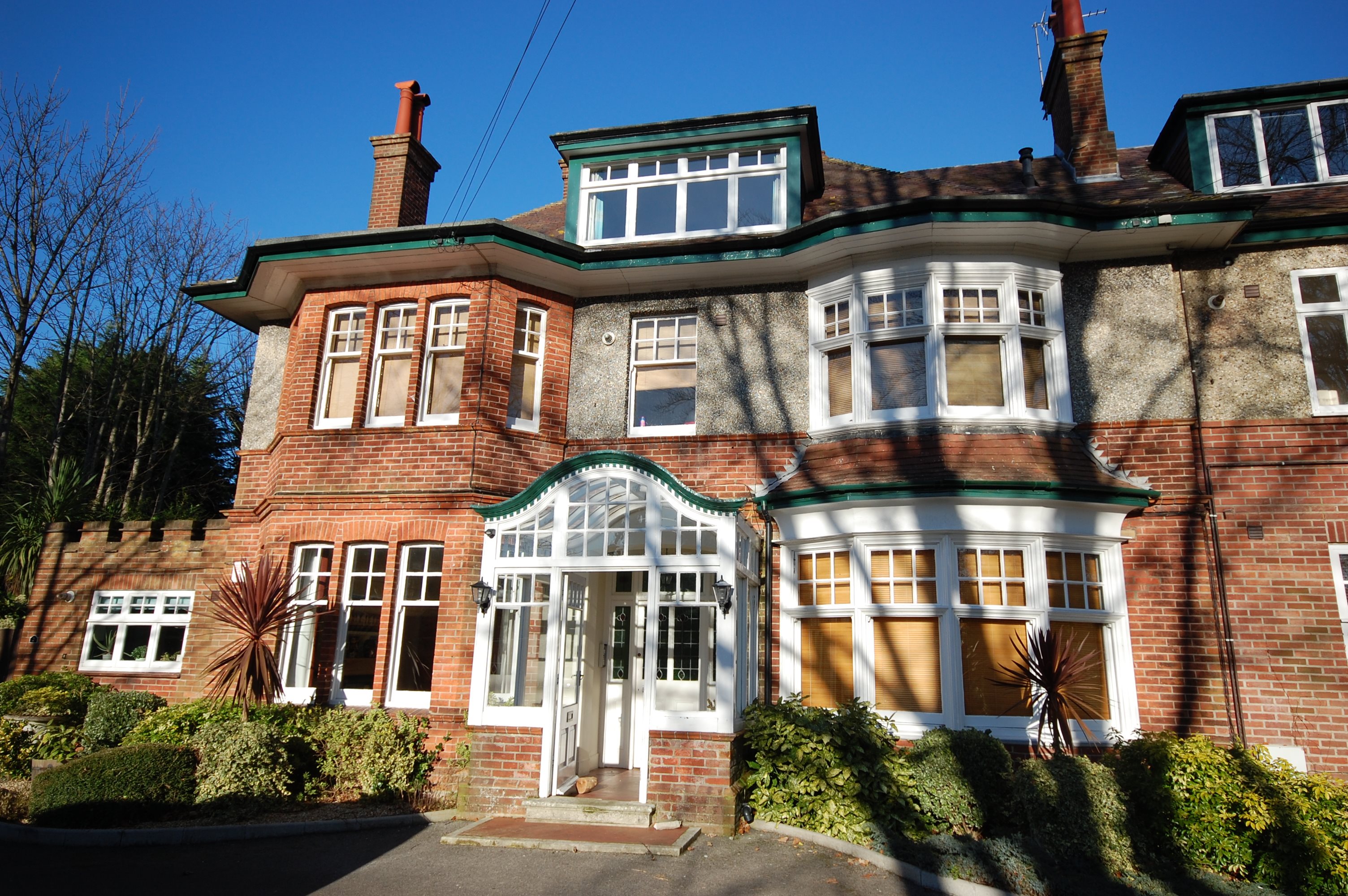 2 bed flat to rent in Beechey Road, Bournemouth  - Property Image 1