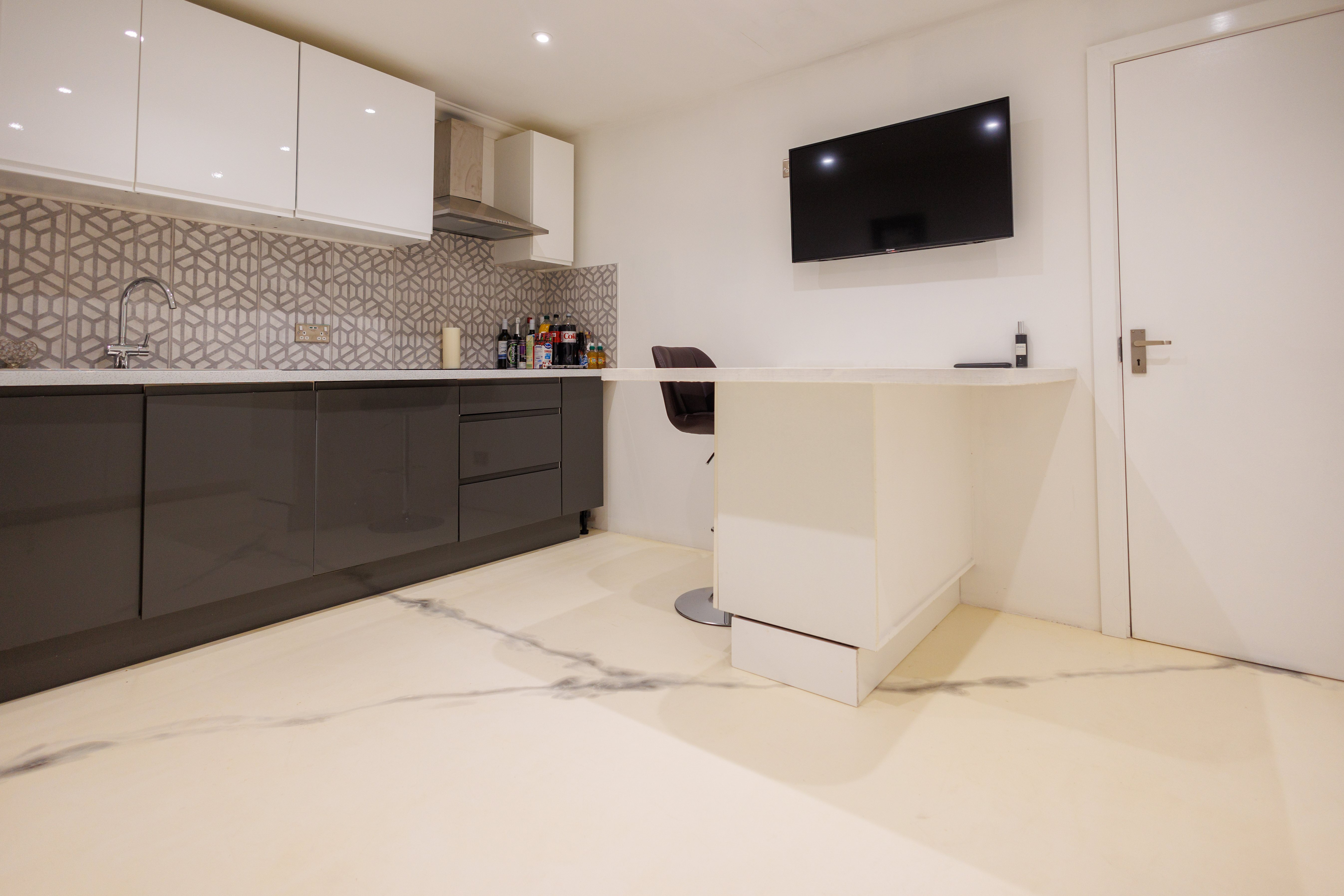 10 bed house to rent in Dean Park Road, Bournemouth 17