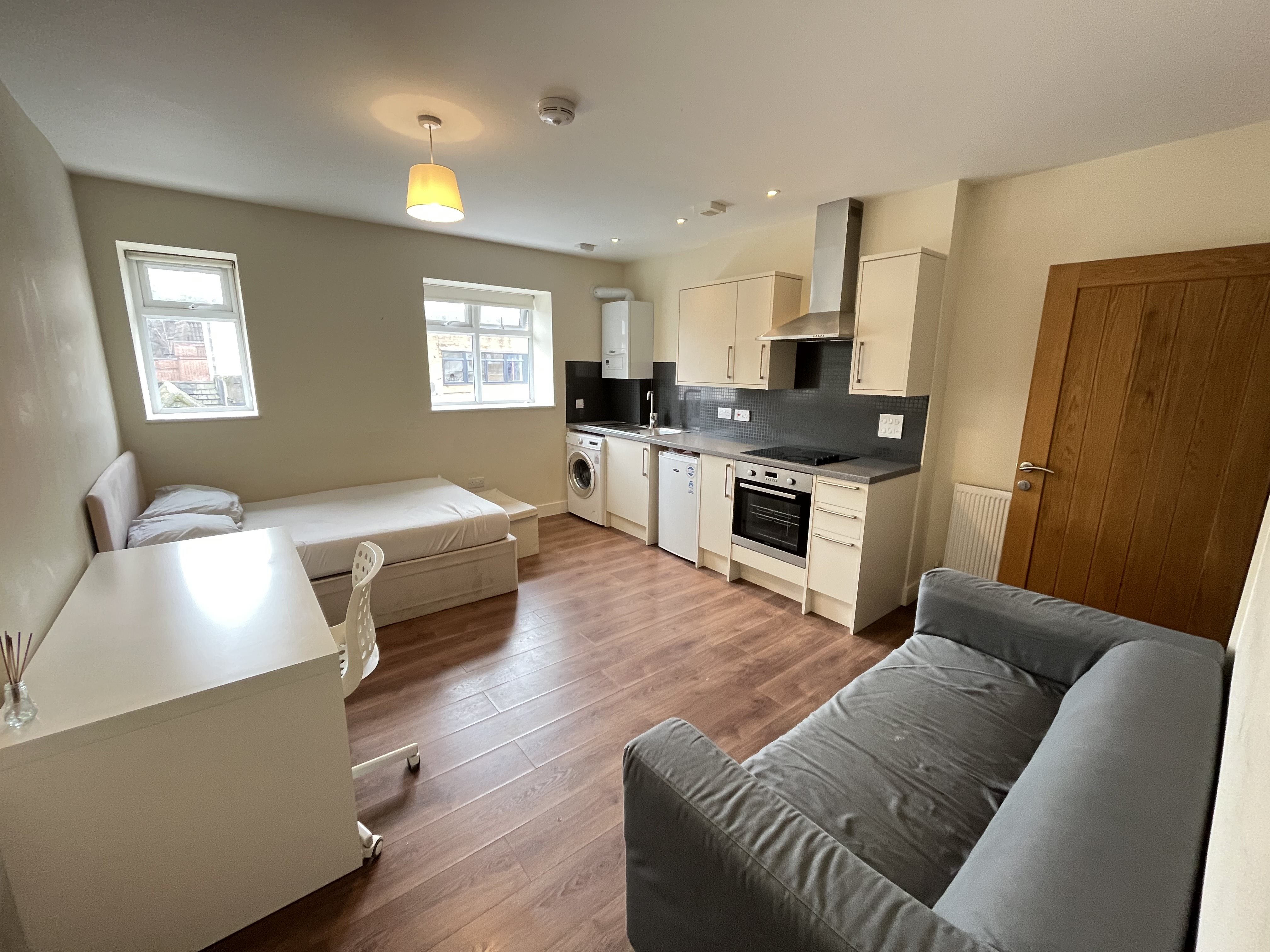 Studio flat to rent in Old Christchurch Road, Bournemouth - Property Image 1