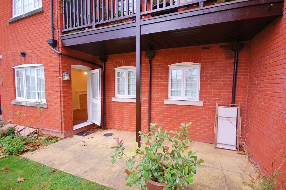 2 bed flat to rent in Whincroft Close, Ferndown  - Property Image 8