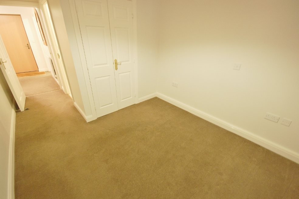 2 bed flat to rent in Whincroft Close, Ferndown  - Property Image 4