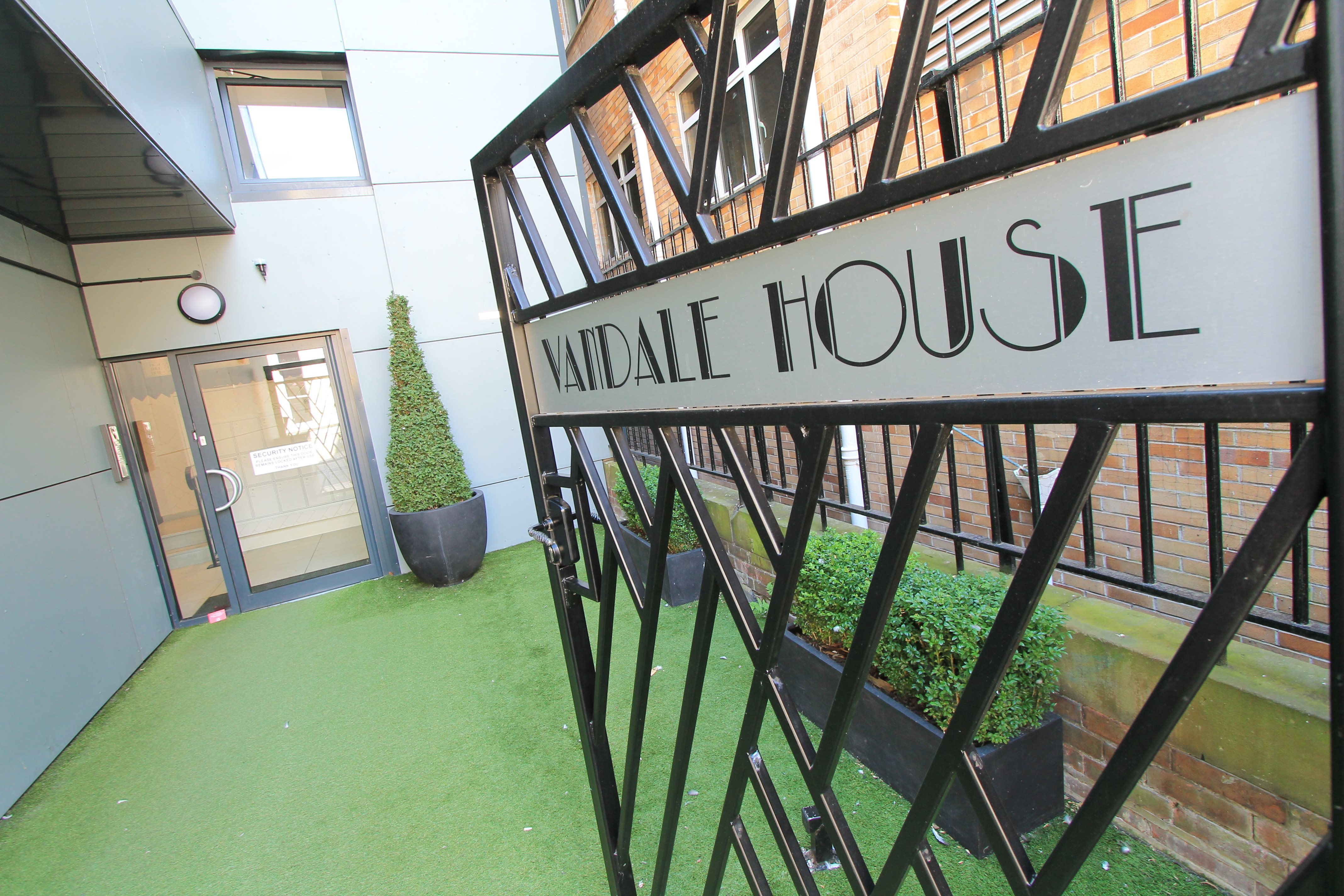 Studio flat to rent in Post Office Road, Bournemouth  - Property Image 6