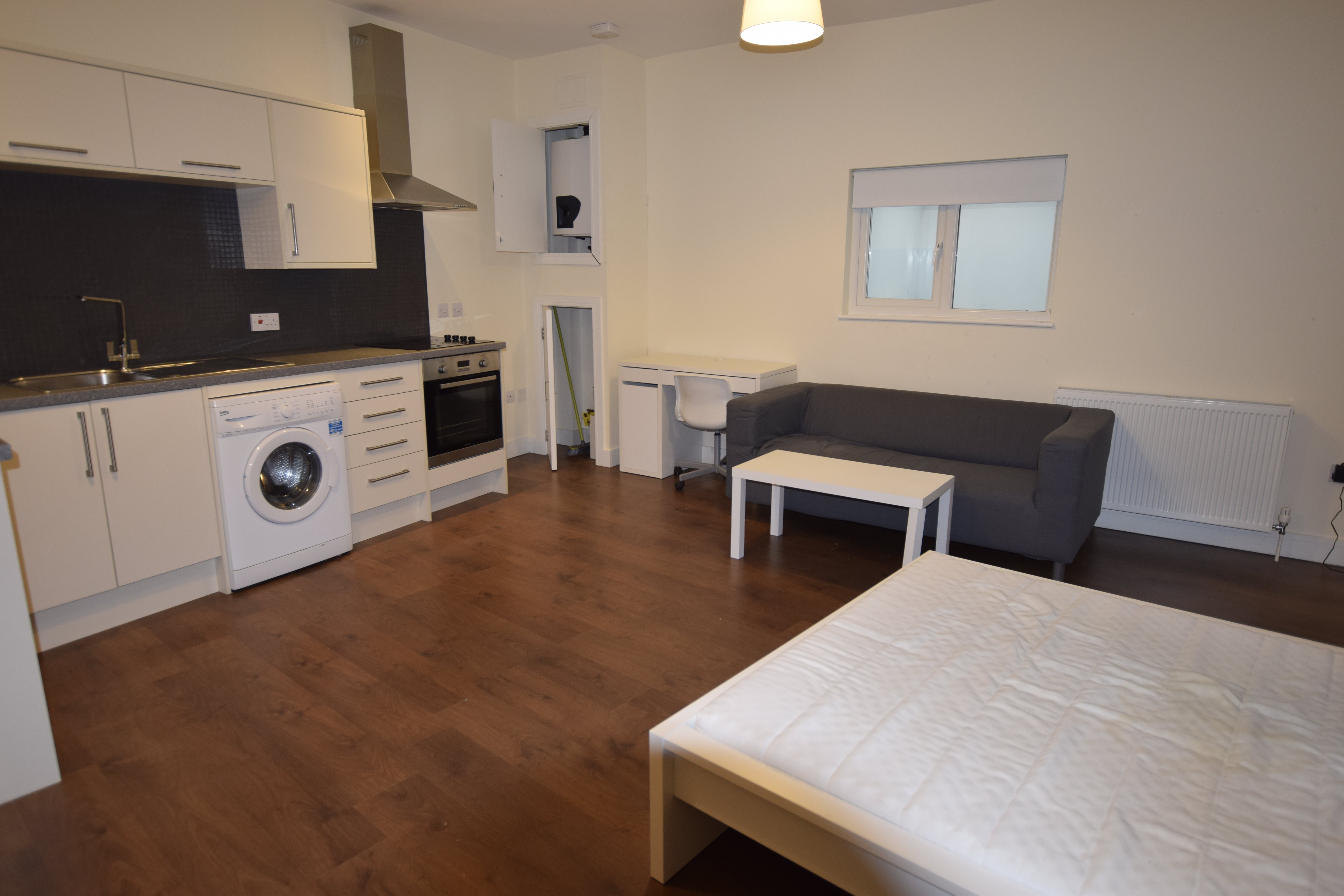 Studio flat to rent in Canford Chambers, 22 St Peters Road  - Property Image 2