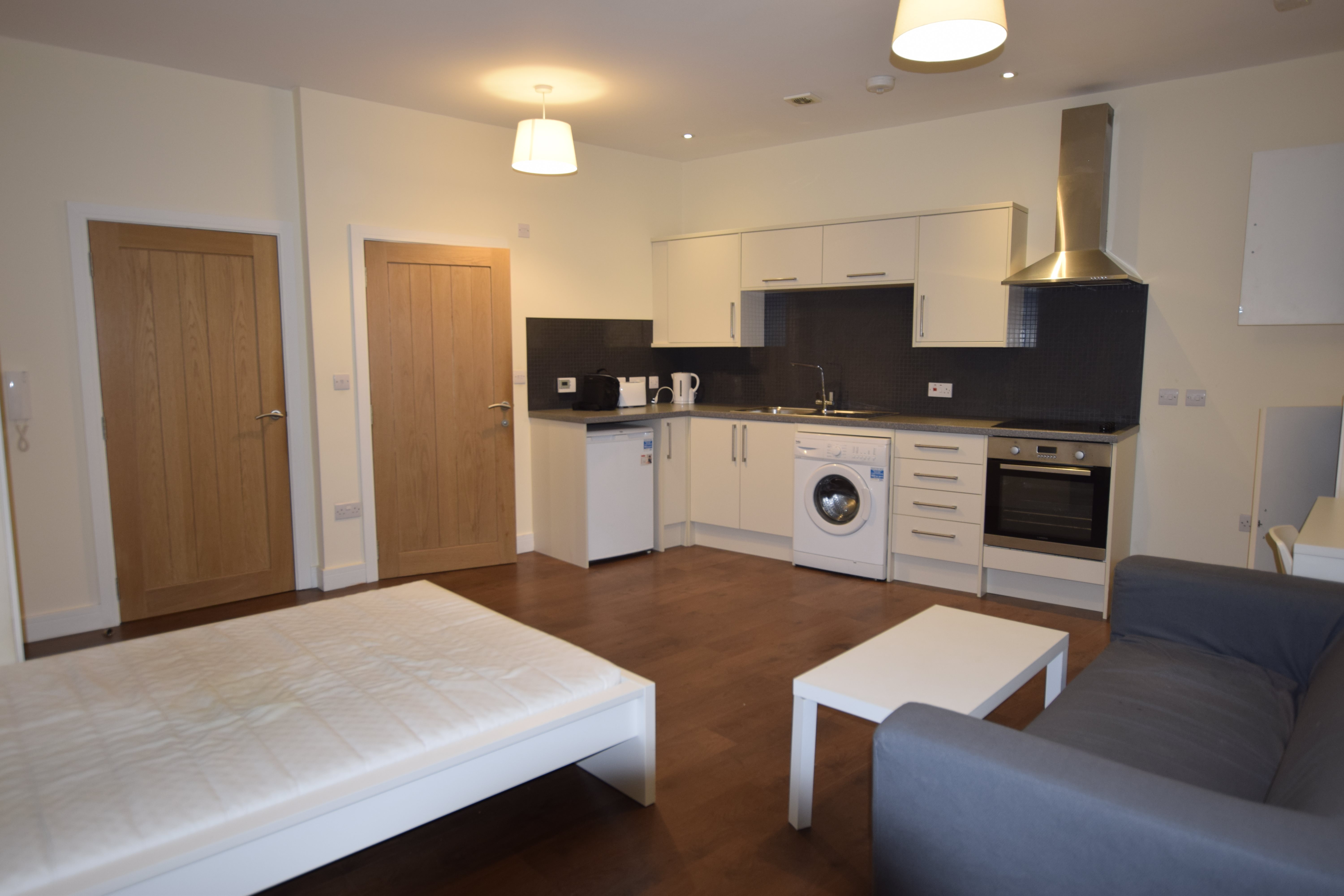 Studio flat to rent in Canford Chambers, 22 St Peters Road  - Property Image 3
