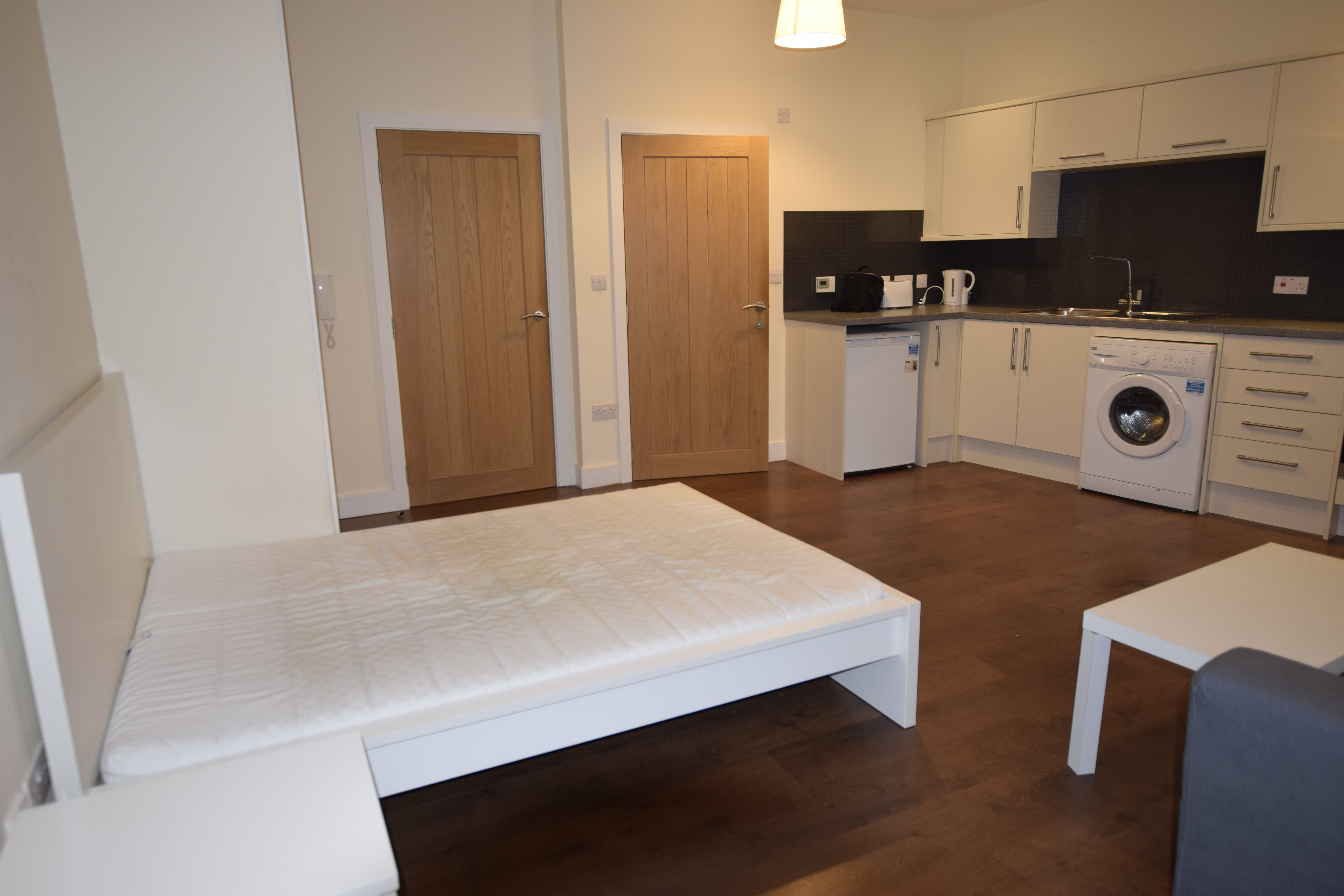 Studio flat to rent in Canford Chambers, 22 St Peters Road  - Property Image 4