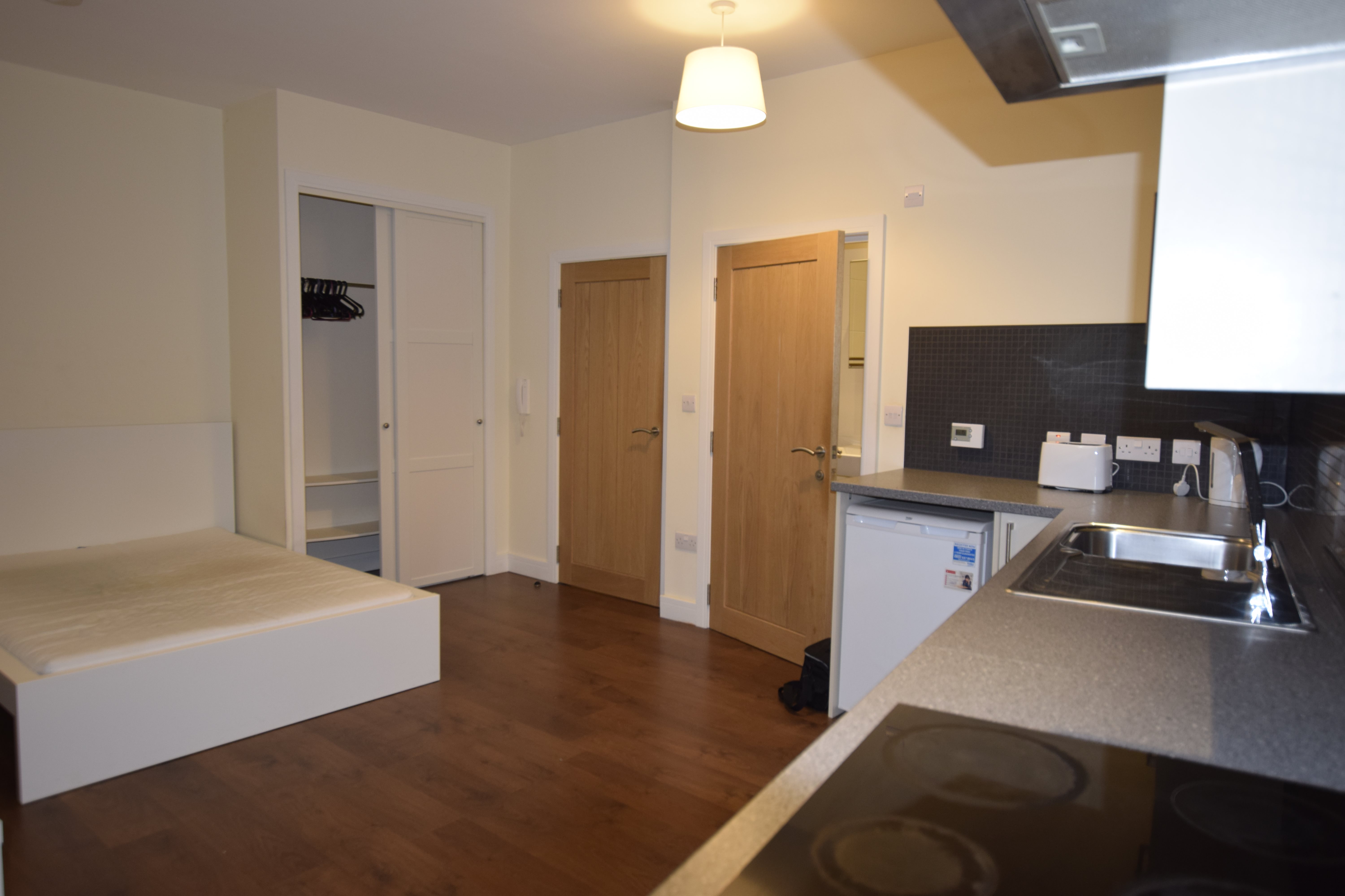 Studio flat to rent in Canford Chambers, 22 St Peters Road  - Property Image 6