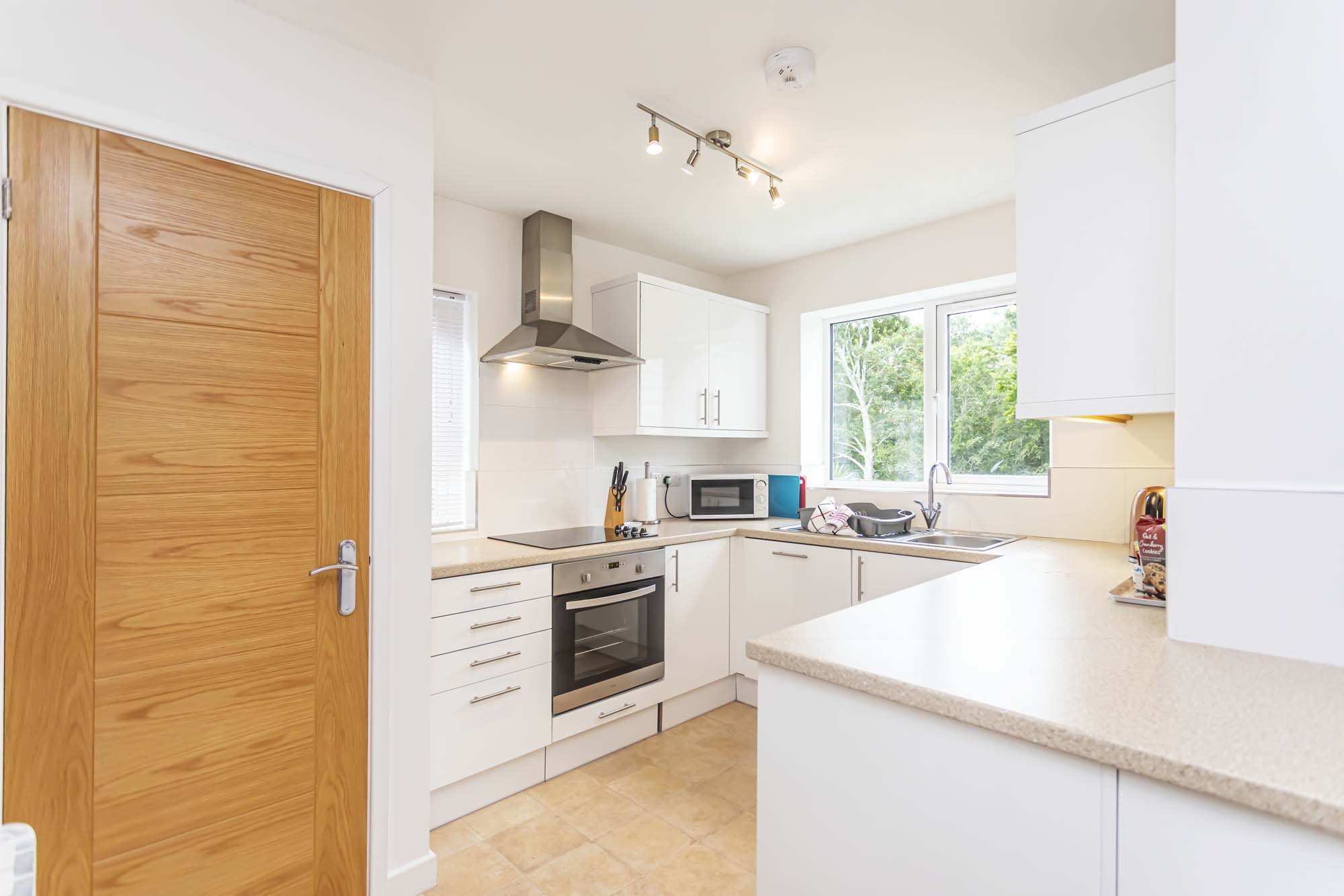 2 bed flat to rent in Rosemount Road  - Property Image 8