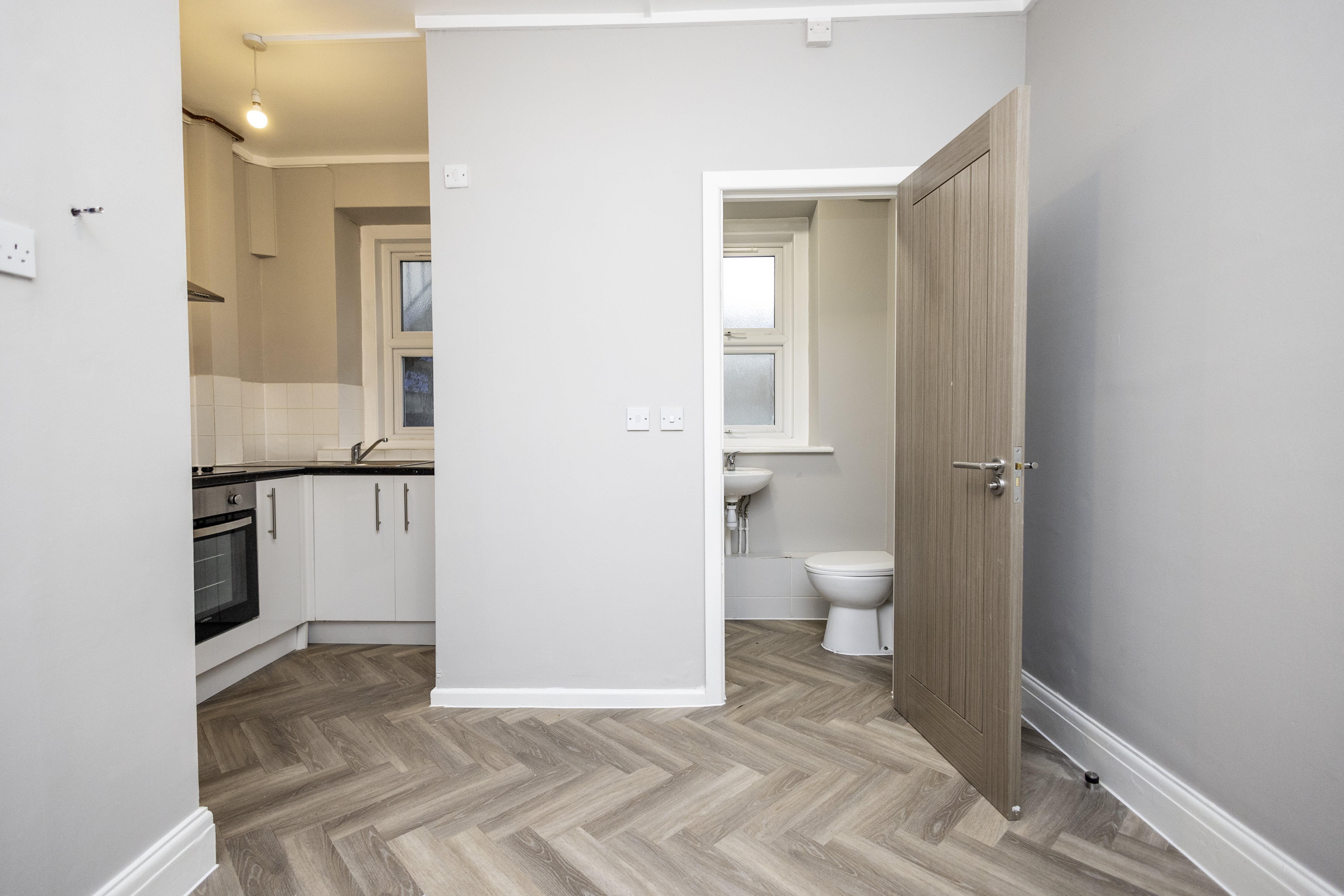 1 bed studio flat to rent in Richmond Hill, Bournemouth  - Property Image 3