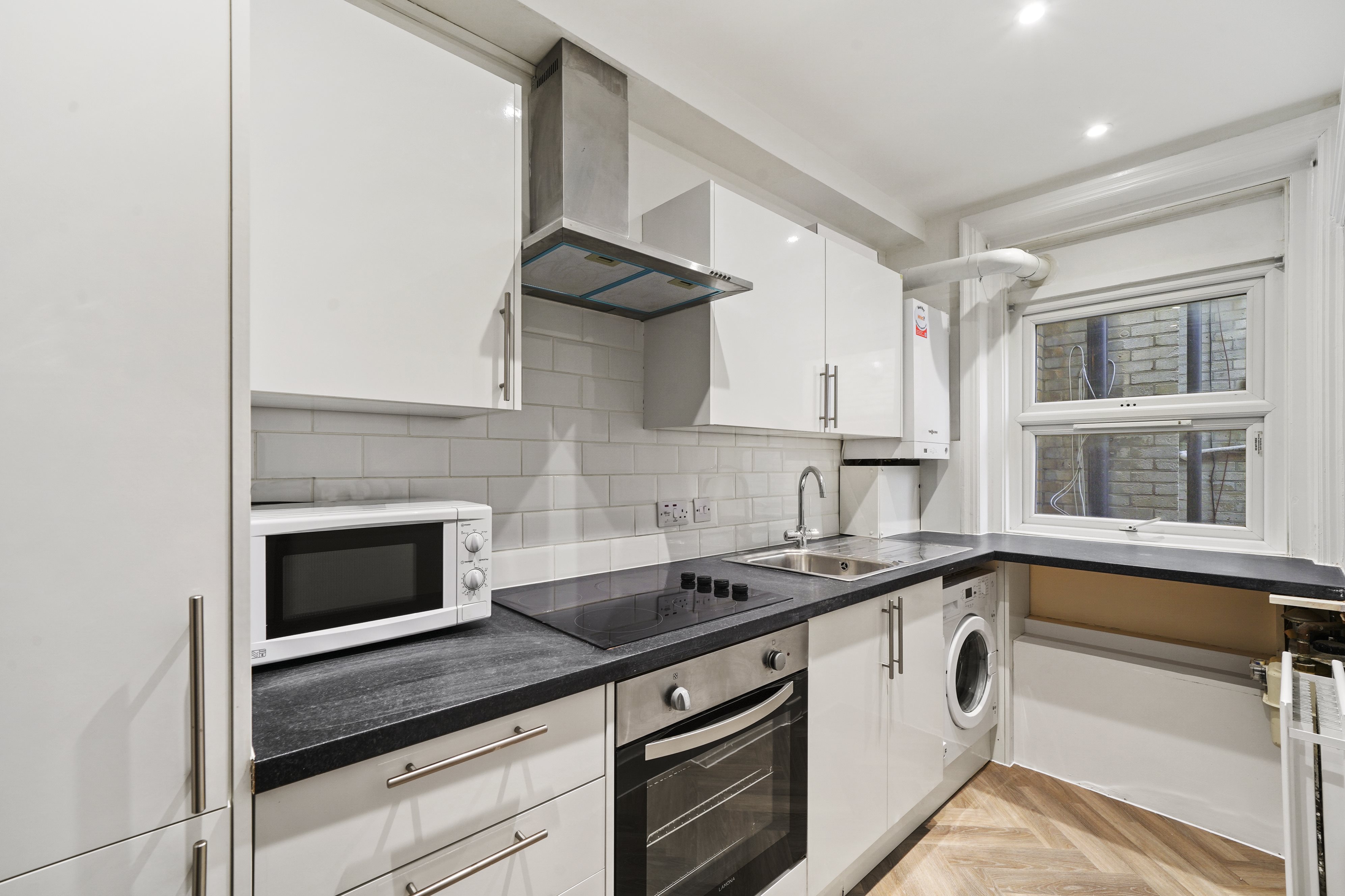 1 bed flat to rent in Richmond Hill, Bournemouth  - Property Image 2