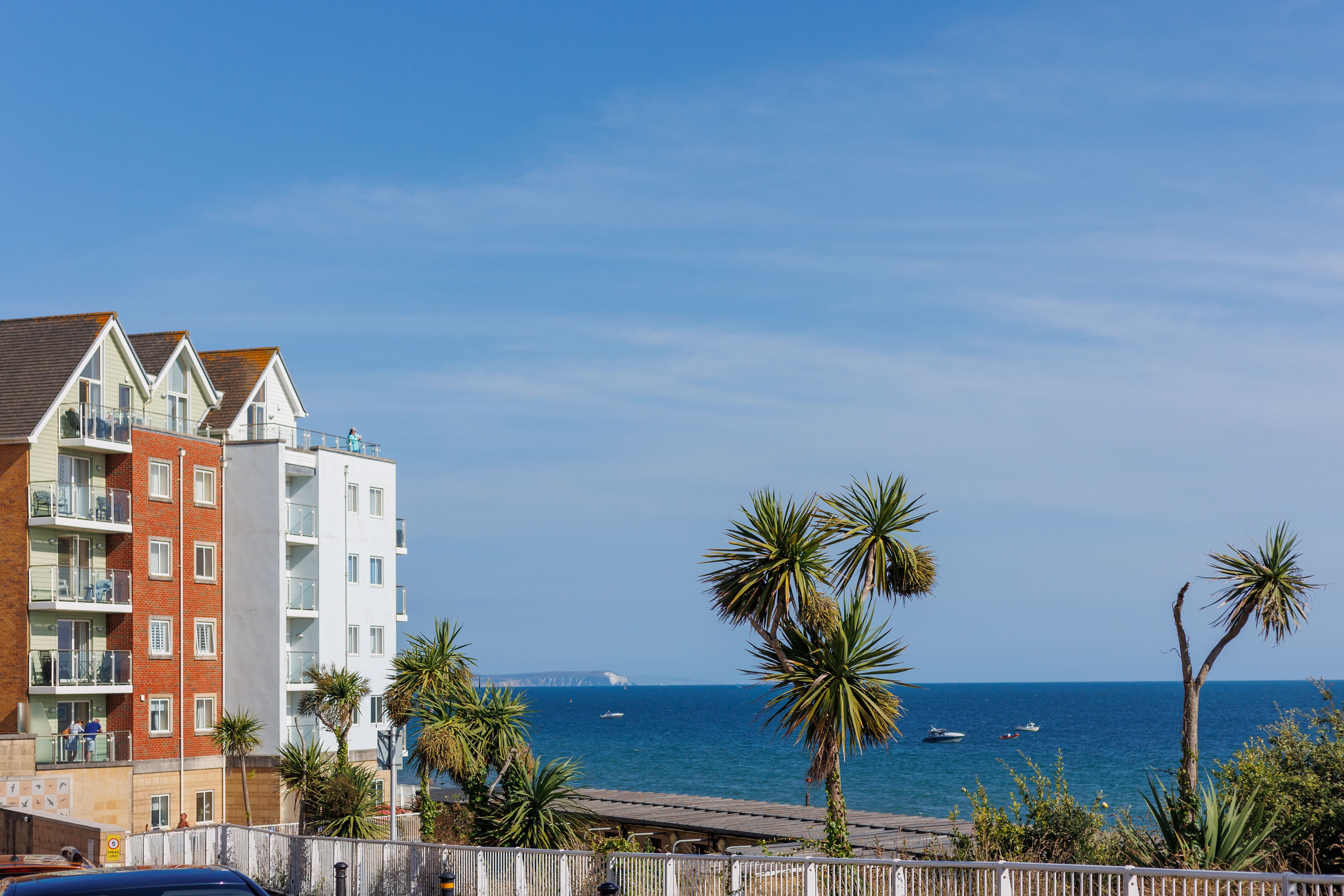 2 bed flat to rent in Honeycombe Beach, Honeycombe Chine - Property Image 1