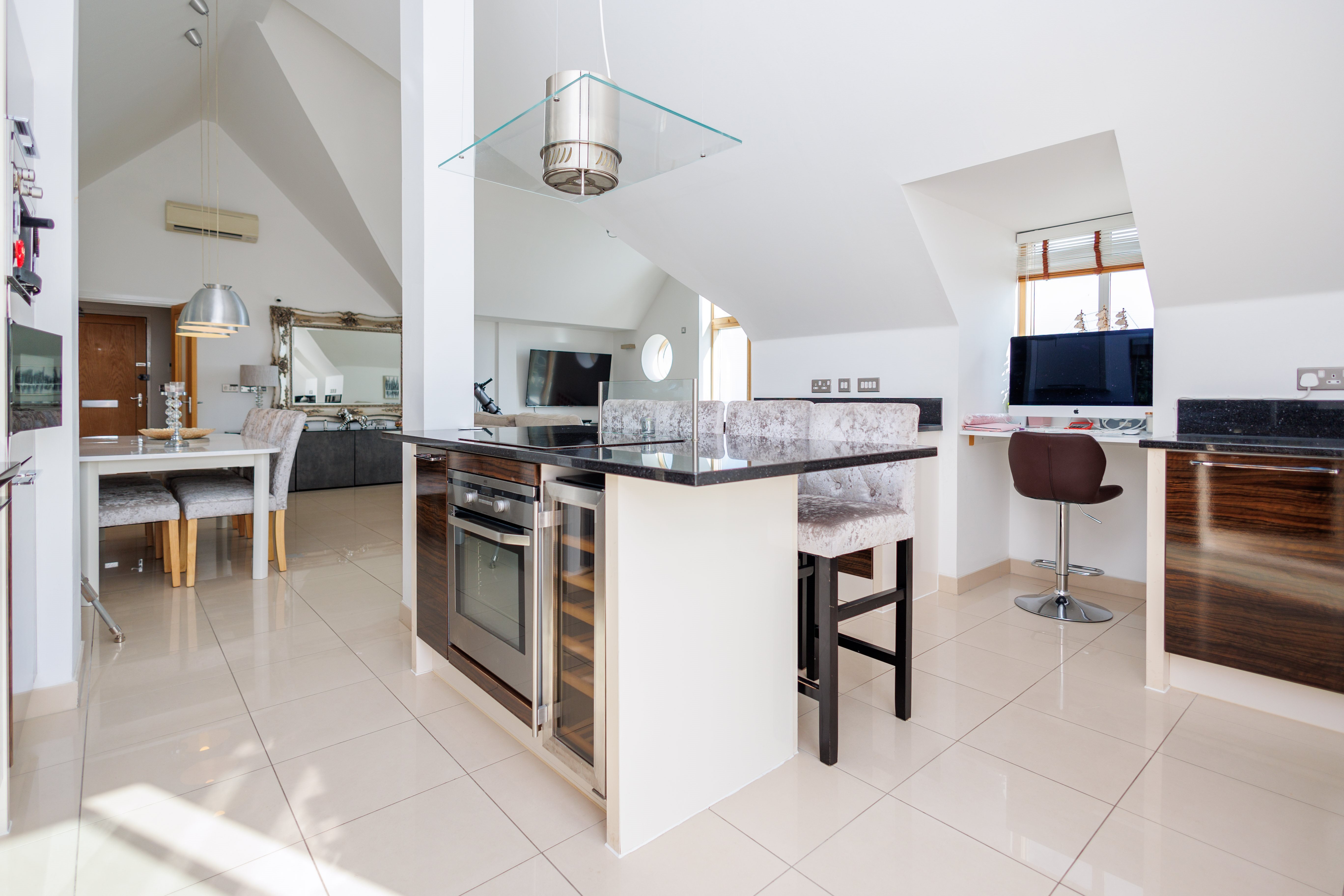 2 bed flat to rent in Honeycombe Beach, Honeycombe Chine 6