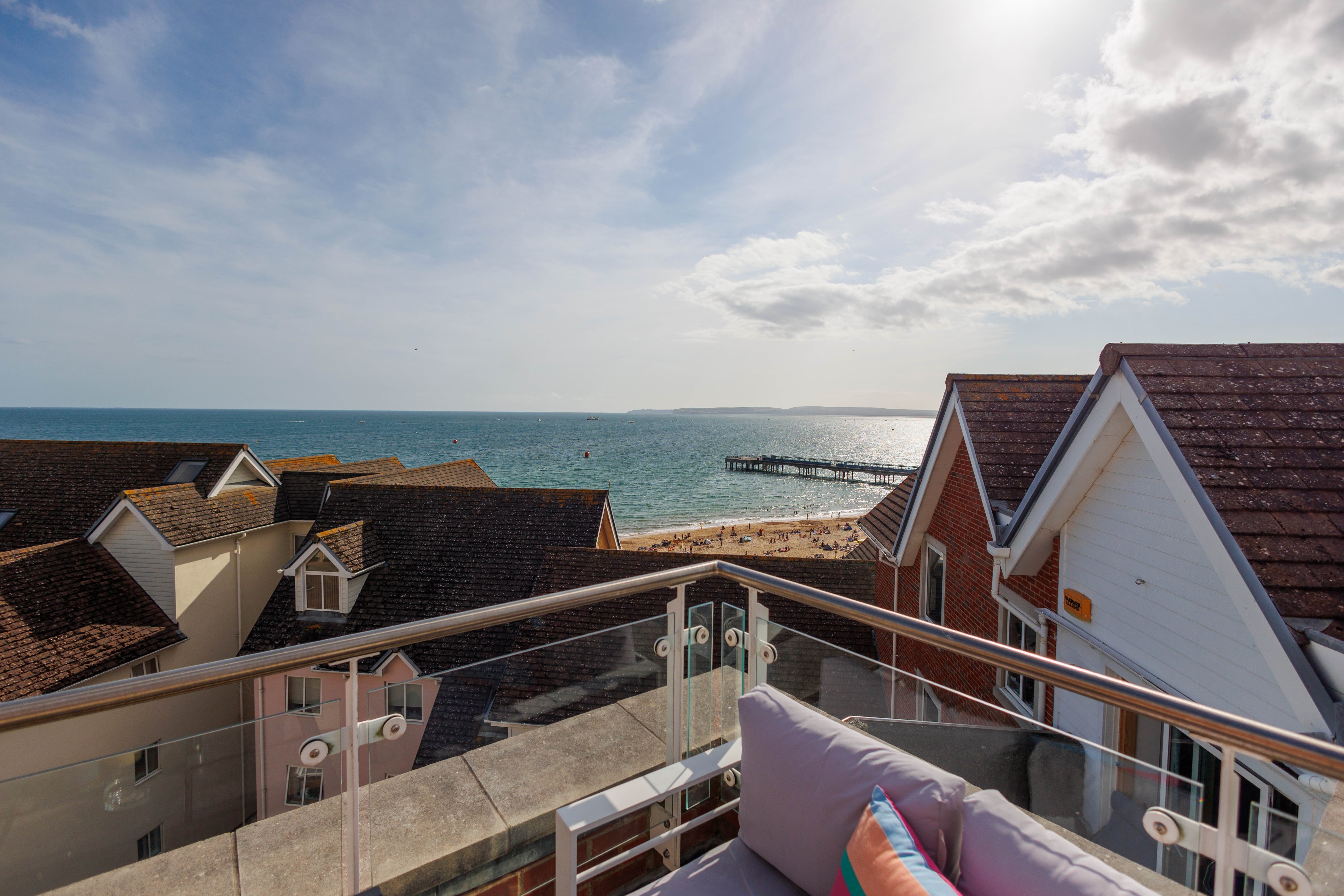 2 bed flat to rent in Honeycombe Beach, Honeycombe Chine  - Property Image 12