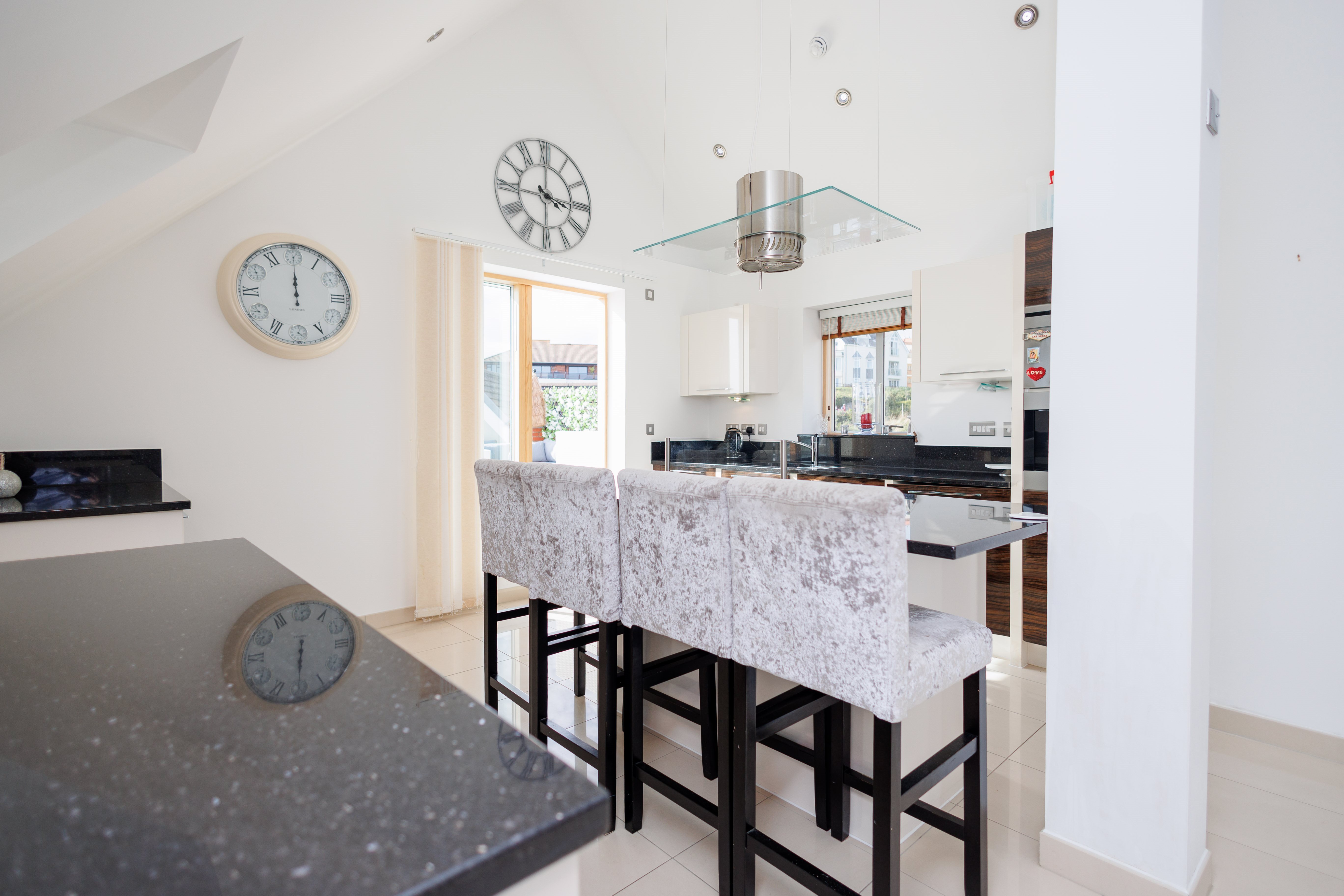 2 bed flat to rent in Honeycombe Beach, Honeycombe Chine 16