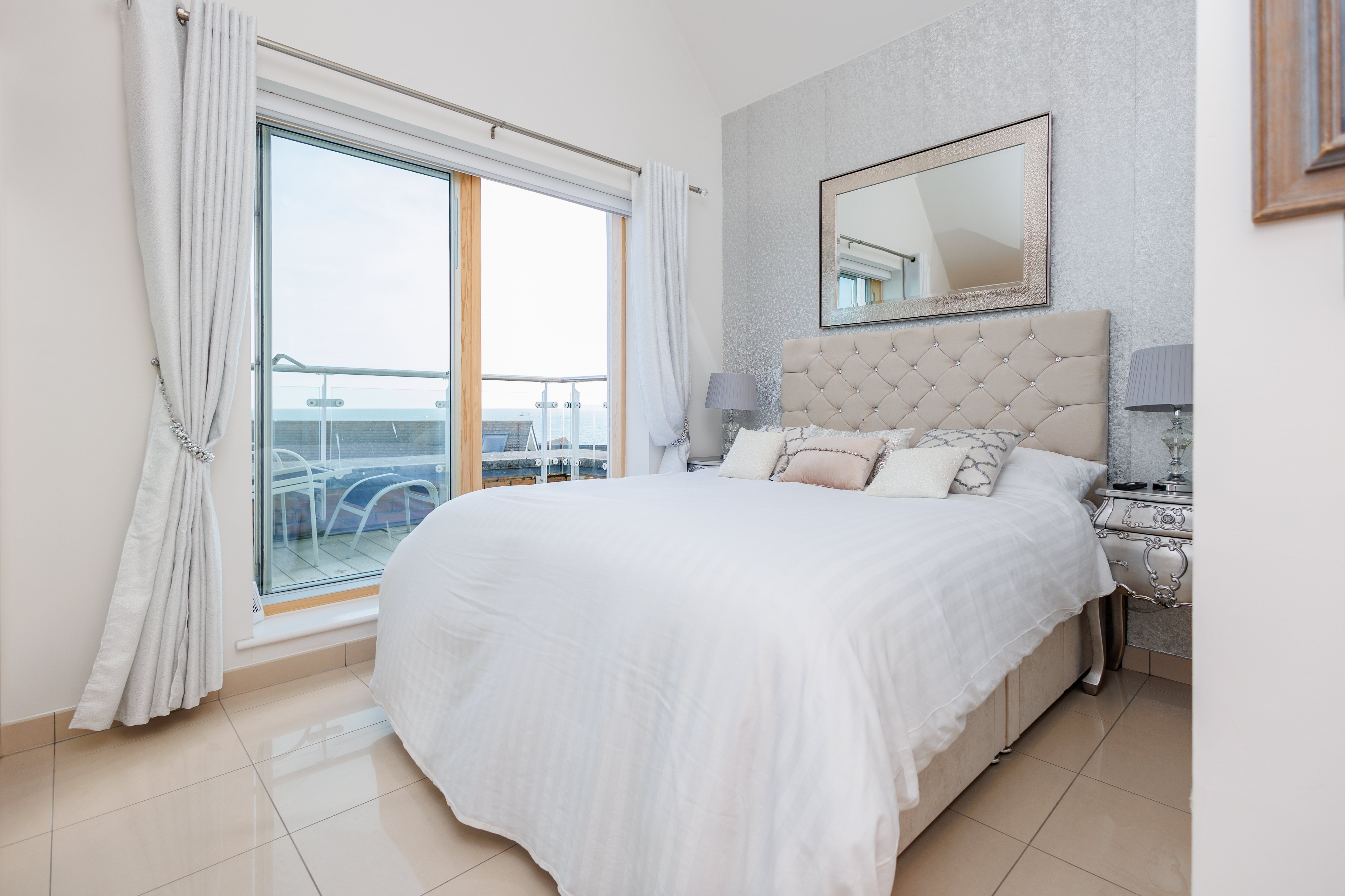 2 bed flat to rent in Honeycombe Beach, Honeycombe Chine 24