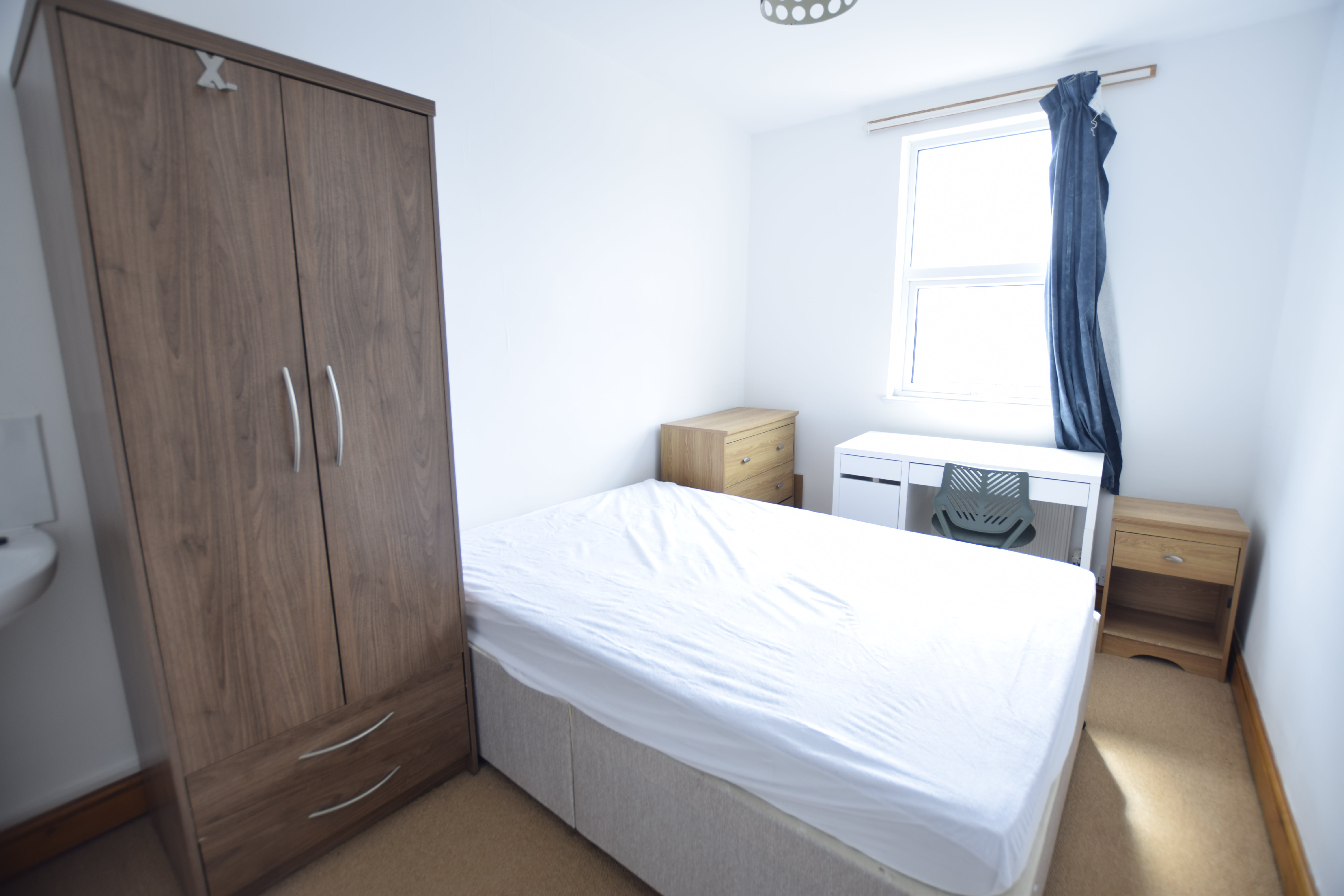 6 bed house to rent in Wycliffe Road, Bournemouth 8