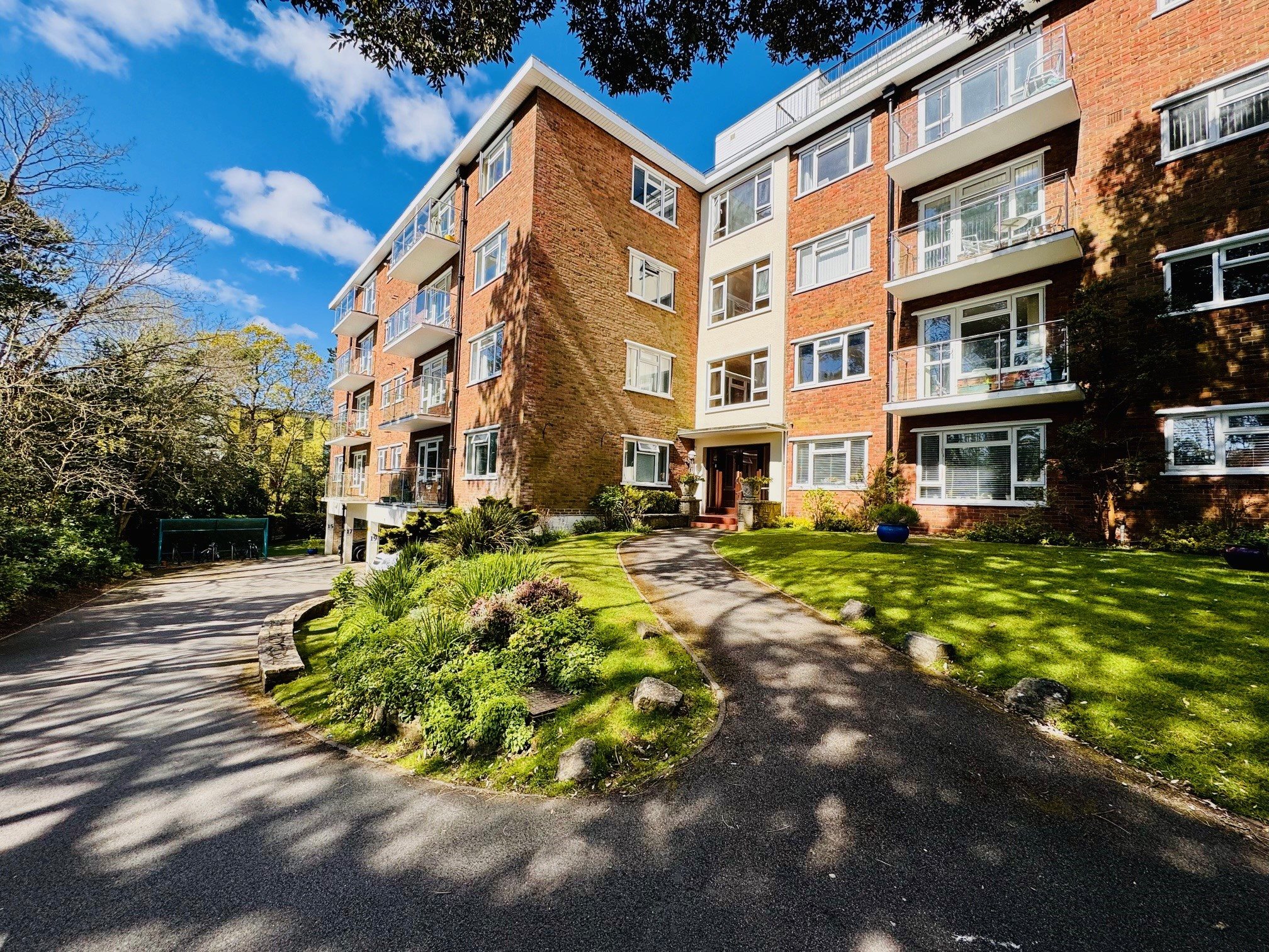 2 bed flat to rent in Madeira Road, Bournemouth, BH1