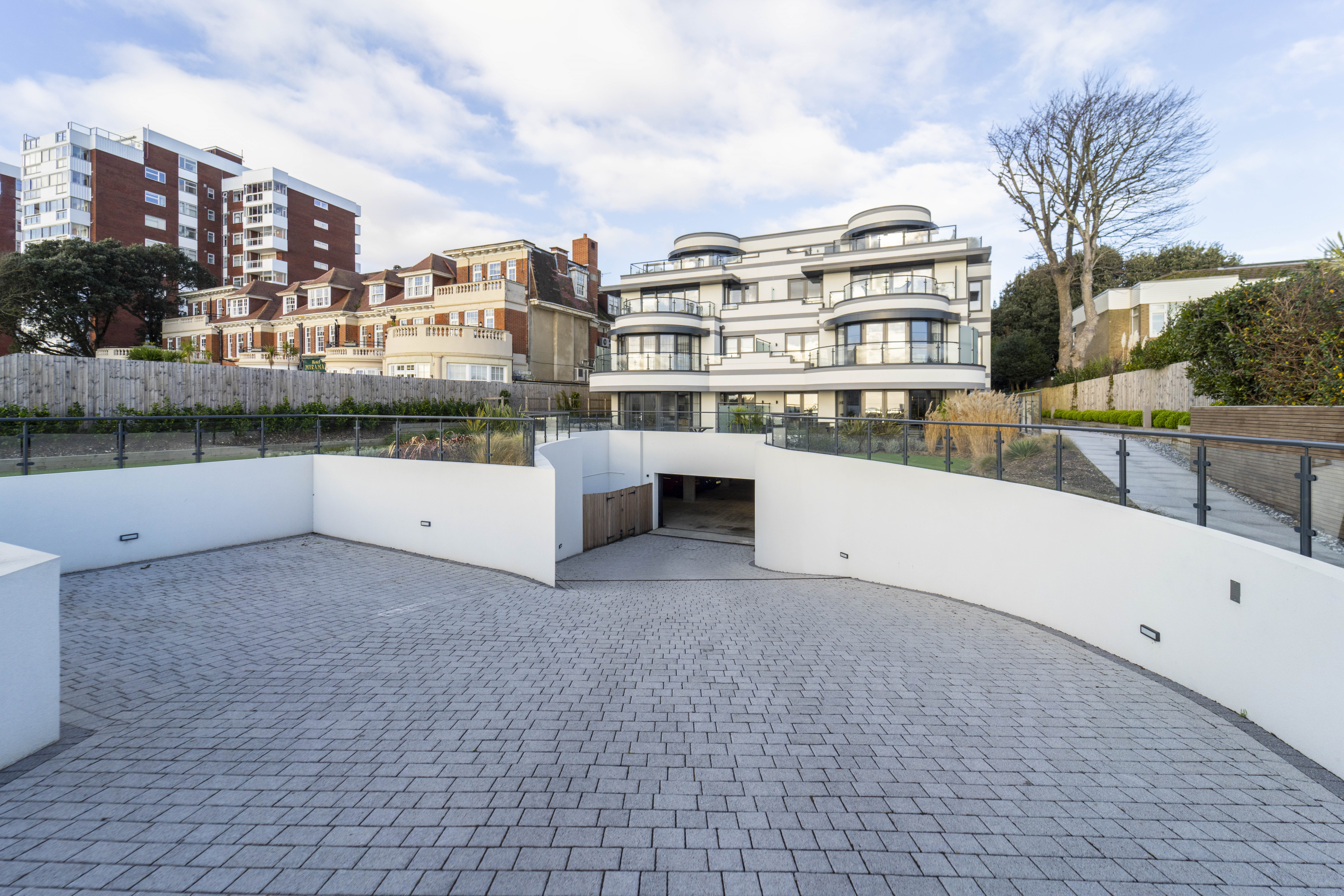 4 bed flat to rent in East Overcliff Drive, Bournemouth  - Property Image 6
