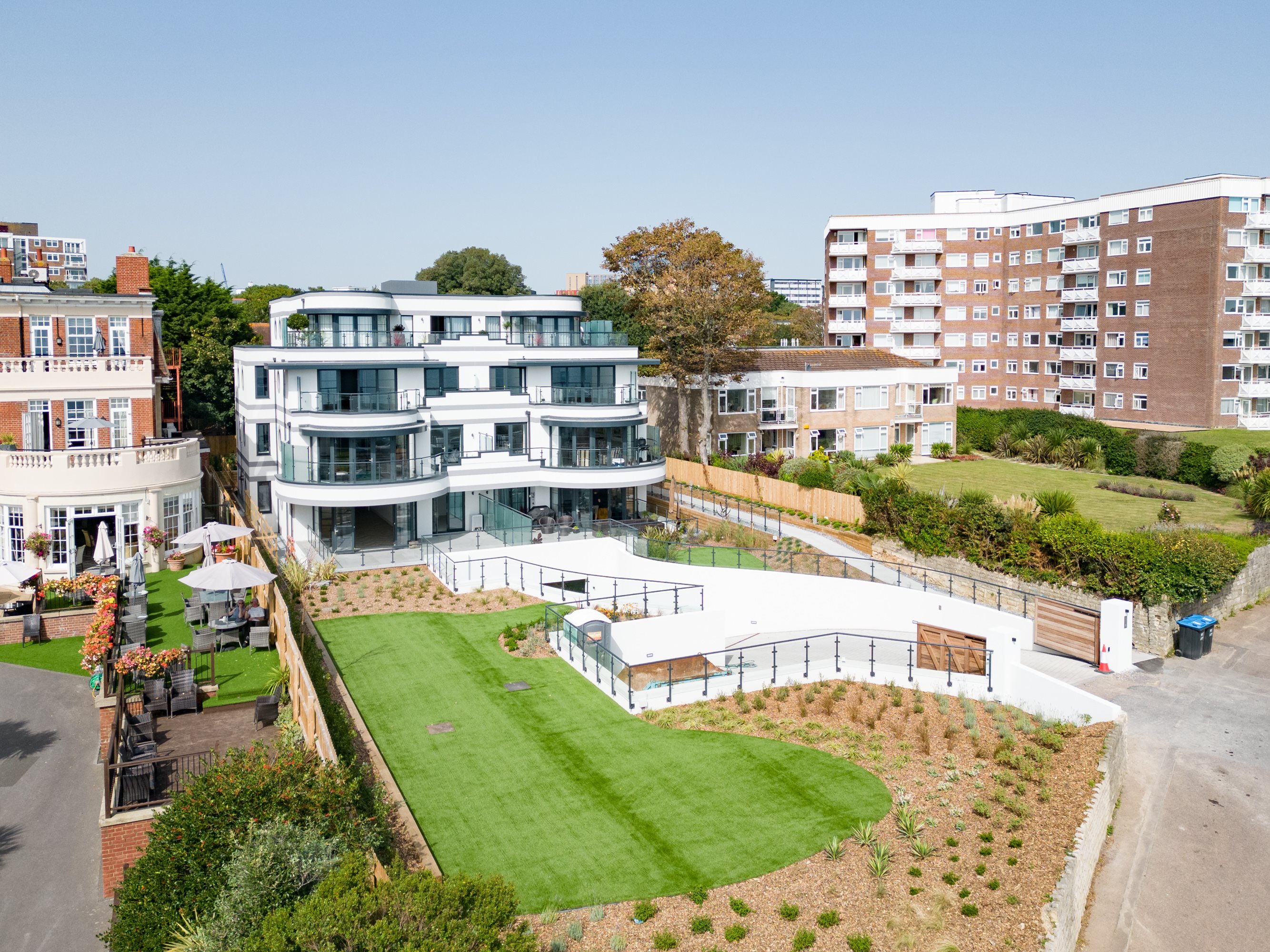 4 bed flat to rent in East Overcliff Drive, Bournemouth, BH1