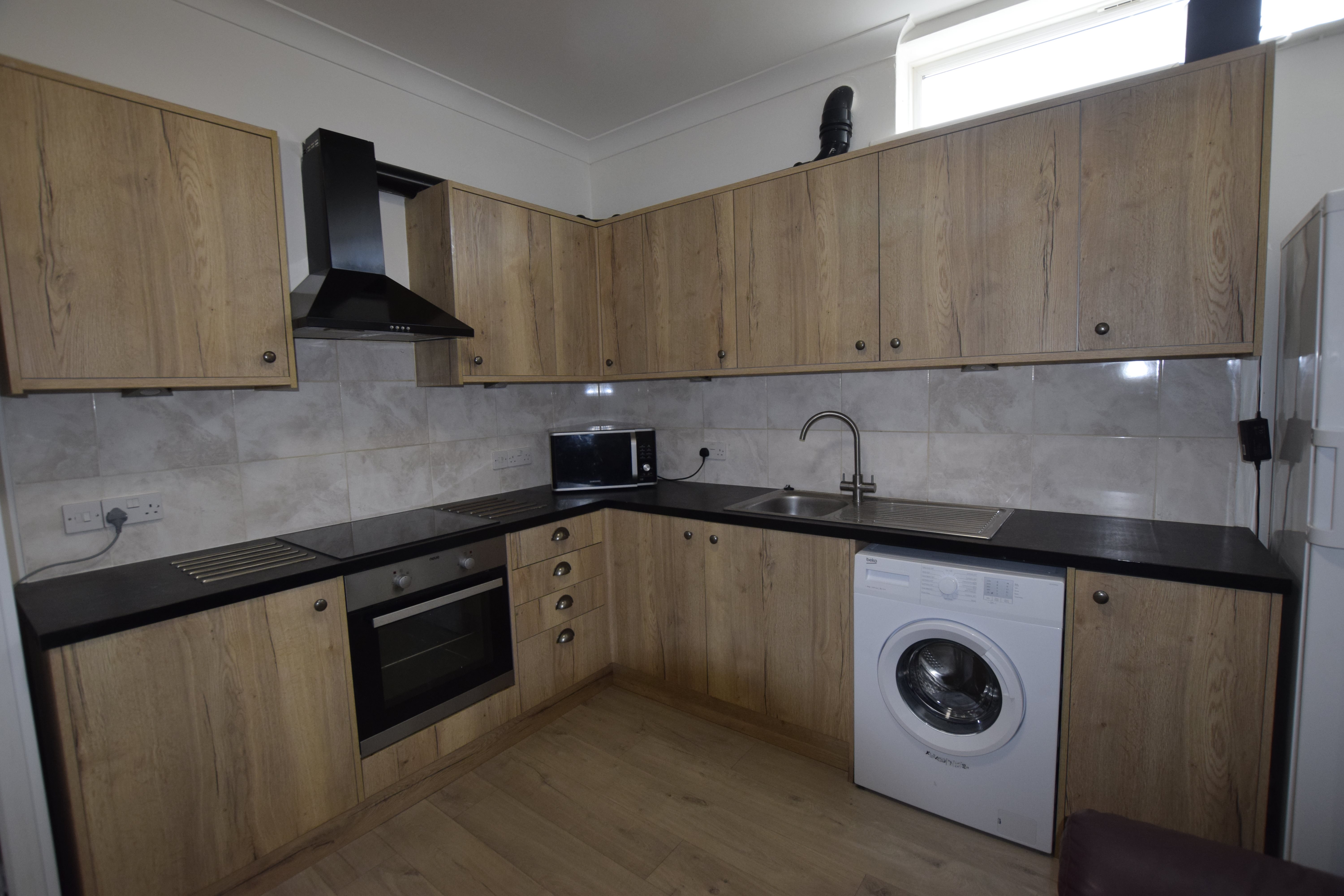 2 bed house to rent in Windham Road  - Property Image 2