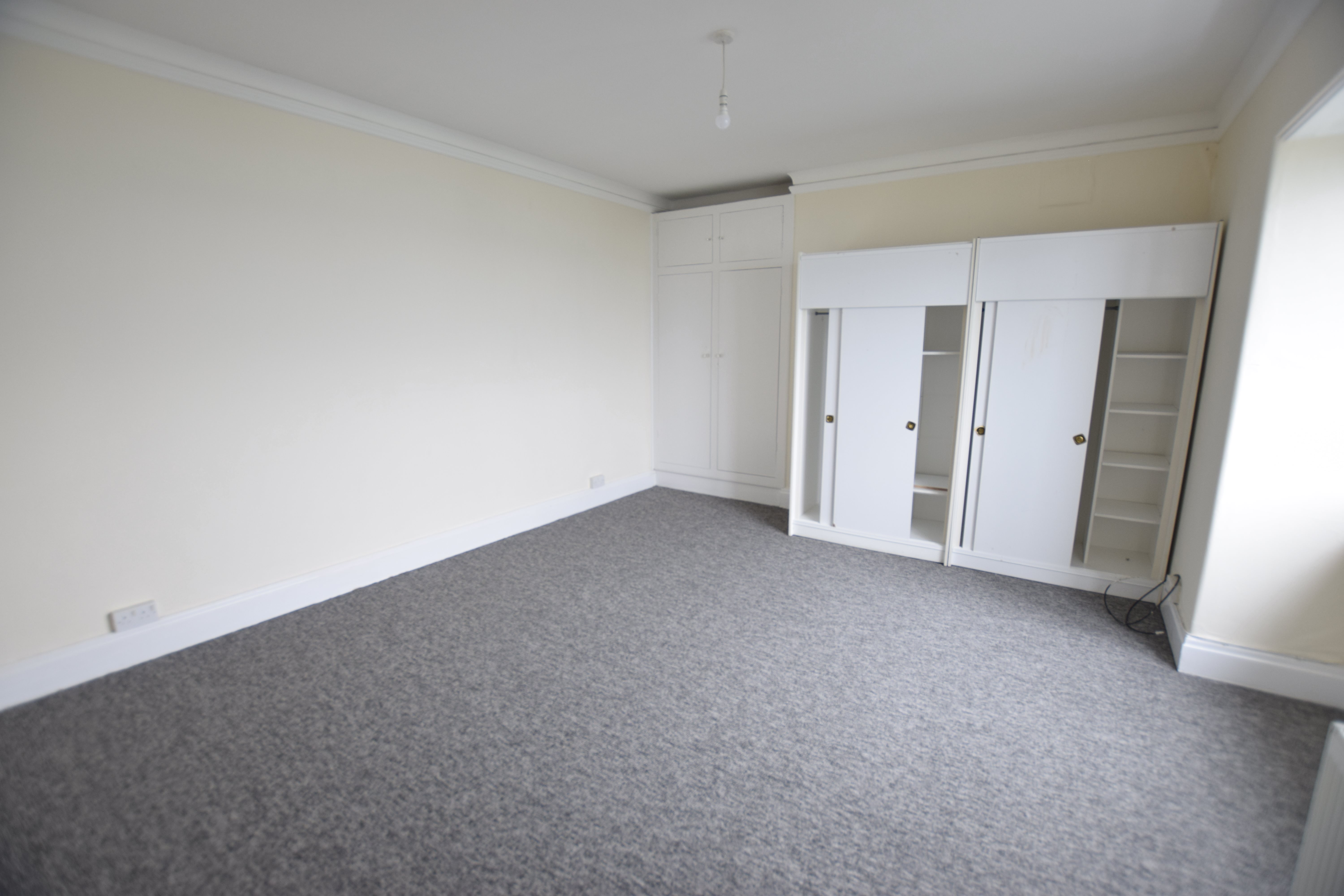 2 bed flat to rent in Grove Road, Bournemouth 5