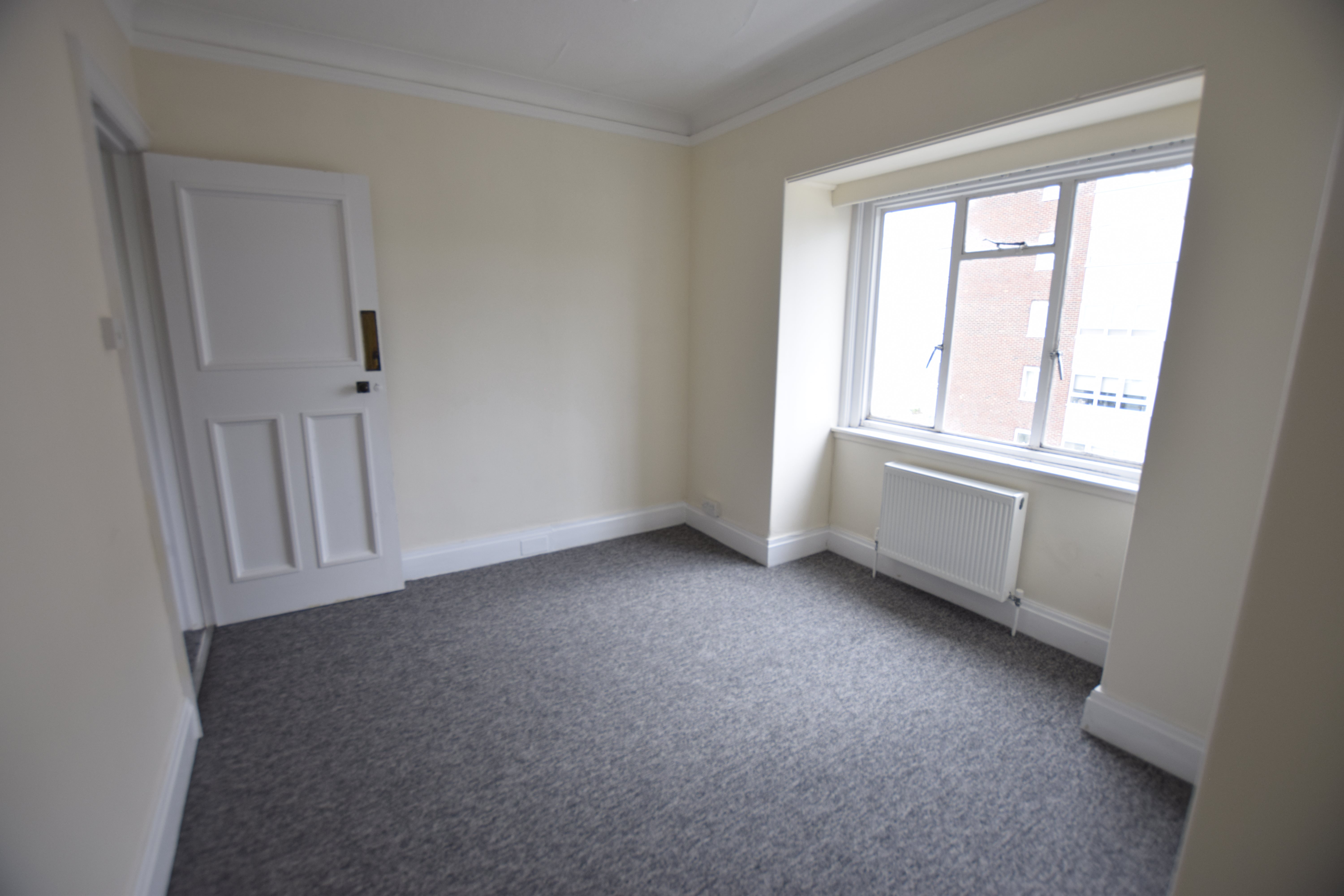 2 bed flat to rent in Grove Road, Bournemouth 7