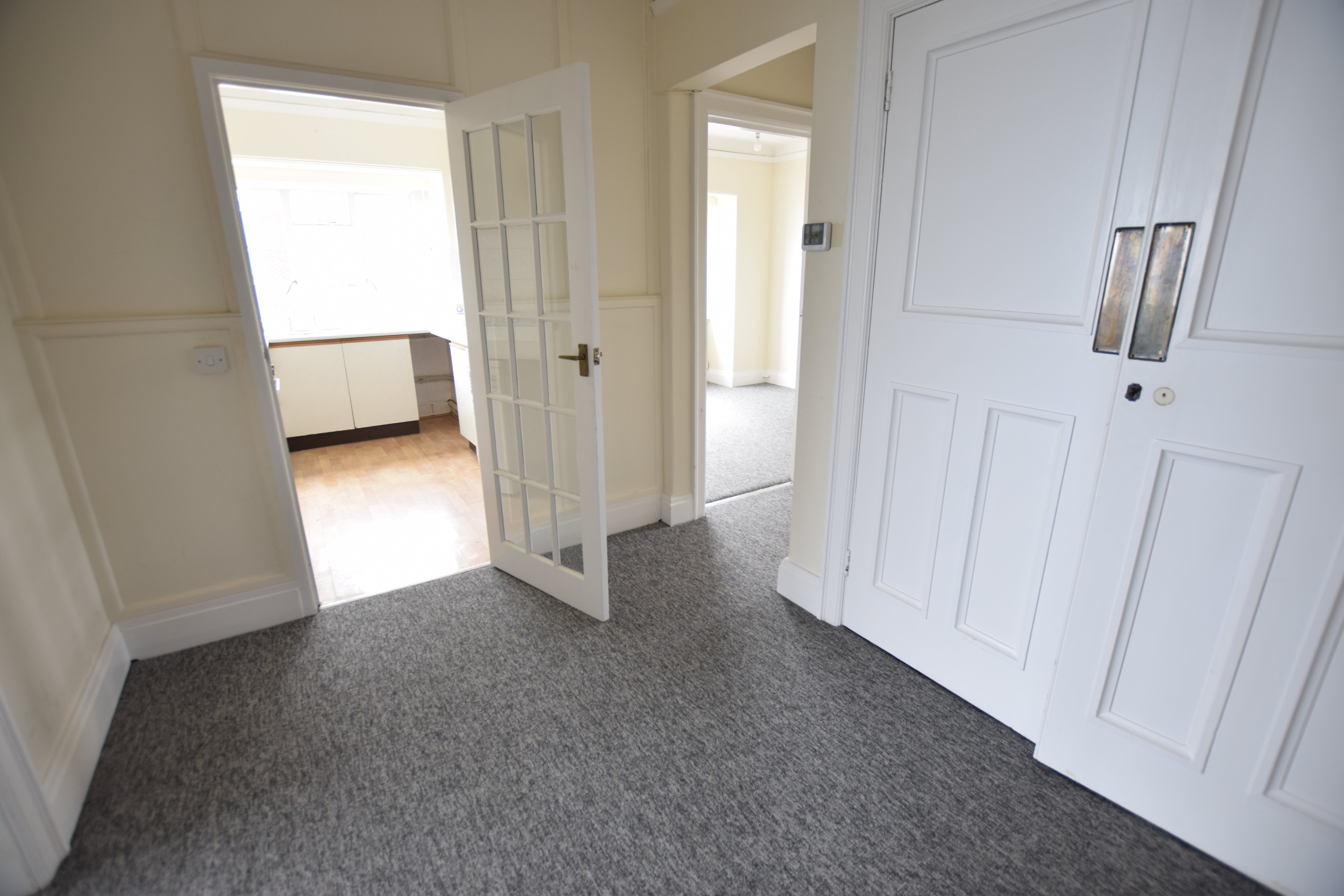 2 bed flat to rent in Grove Road, Bournemouth 2