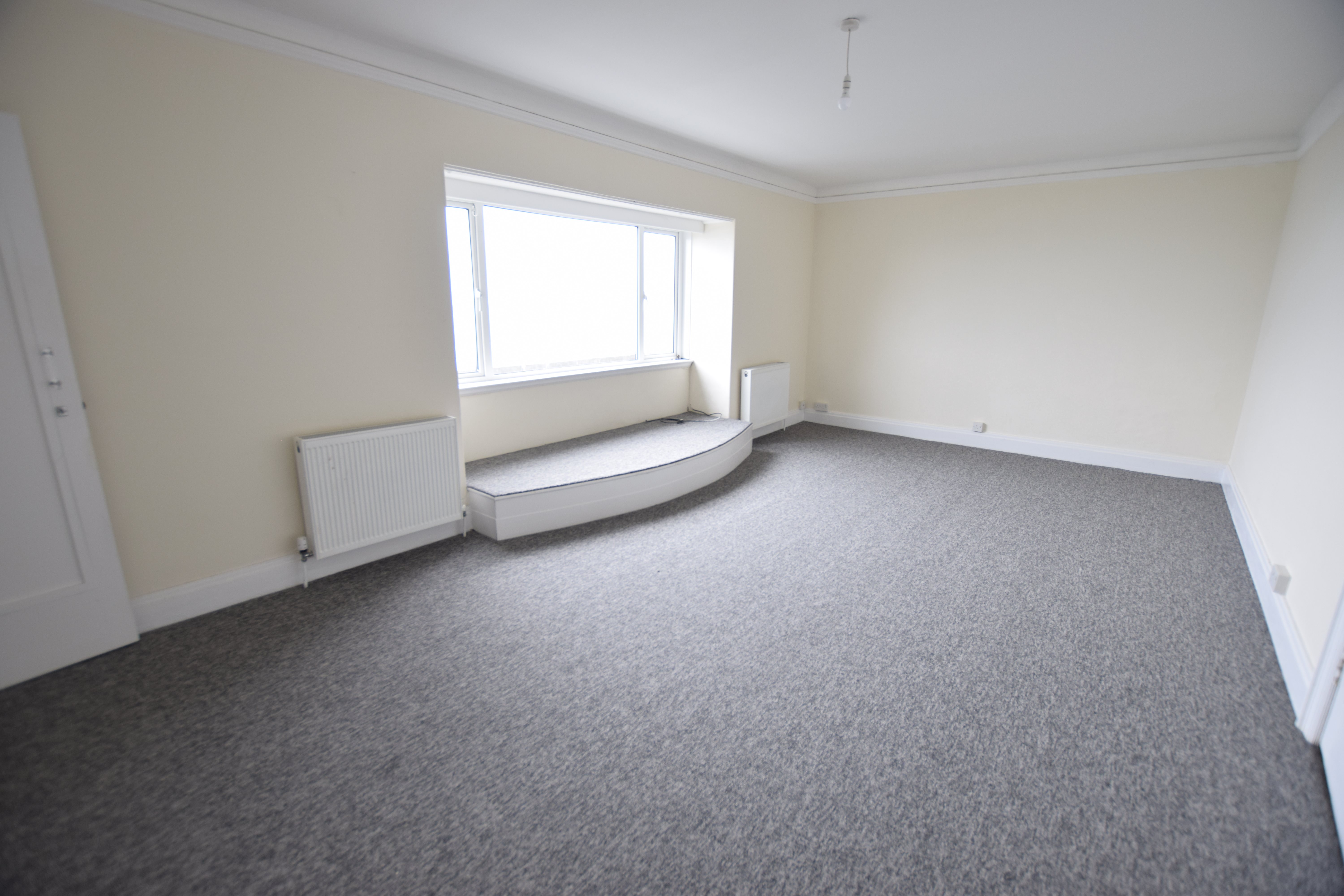 2 bed flat to rent in Grove Road, Bournemouth 3