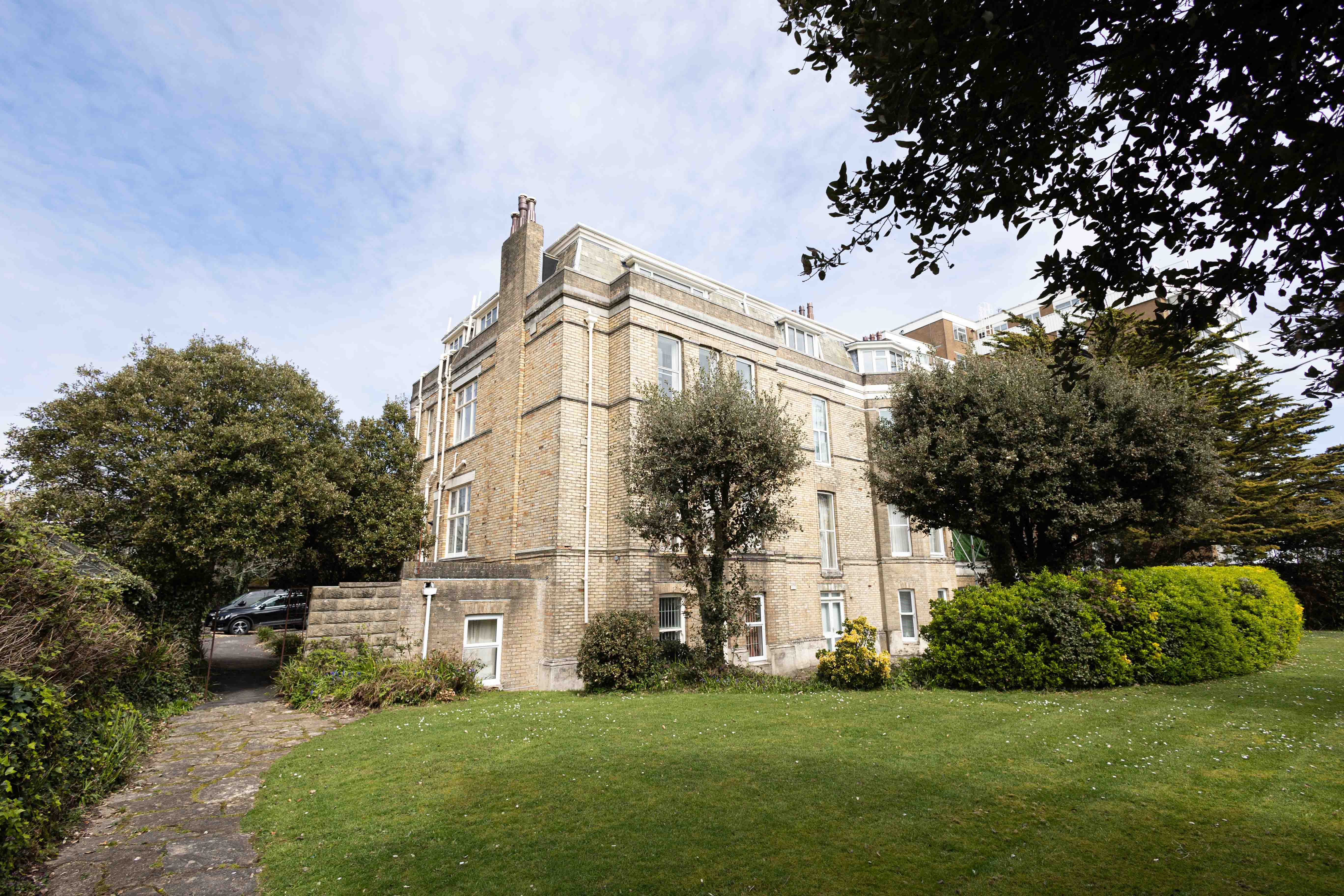 2 bed flat to rent in Grove Road, Bournemouth, BH1