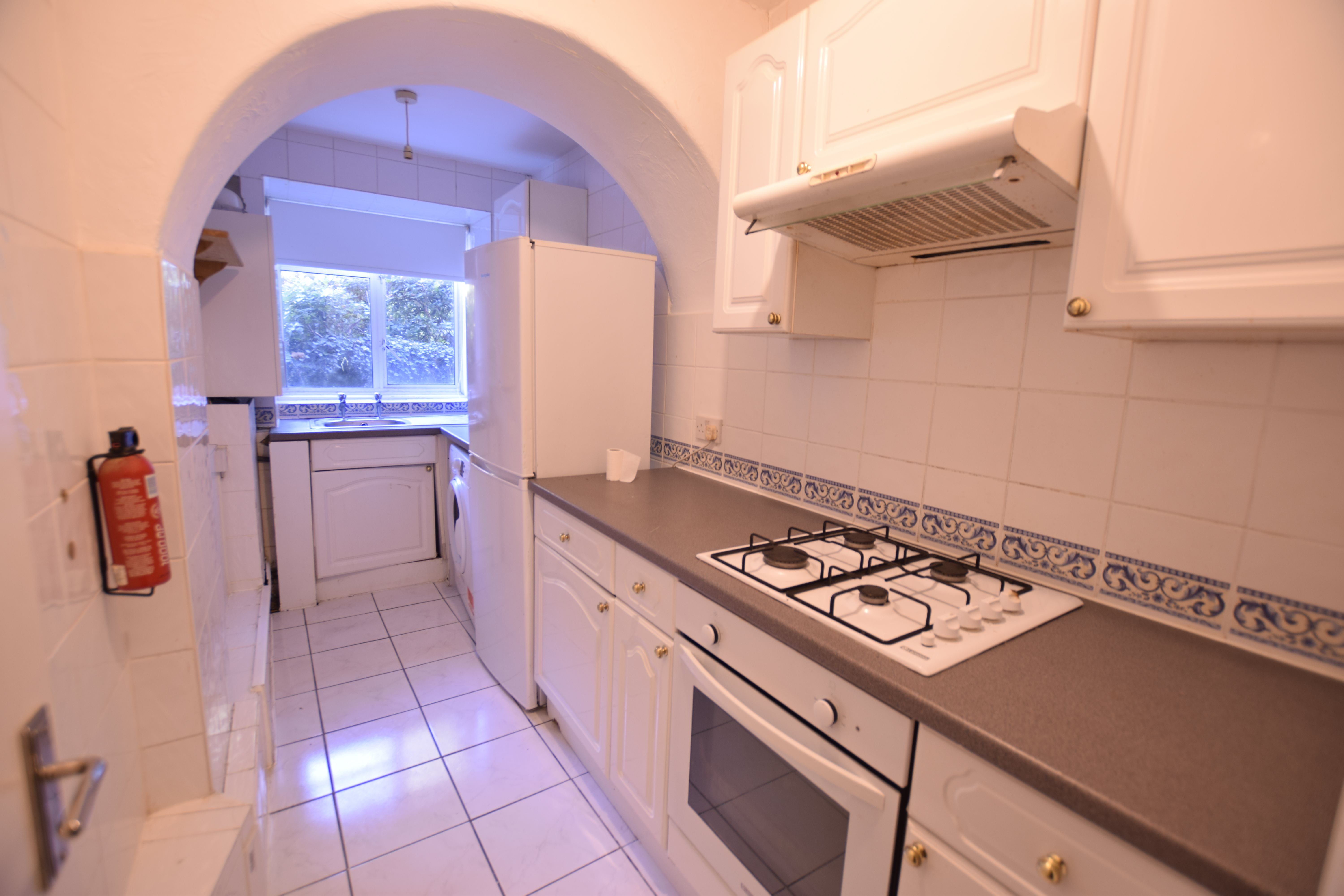 3 bed flat to rent in Grove Road, Bournemouth  - Property Image 2