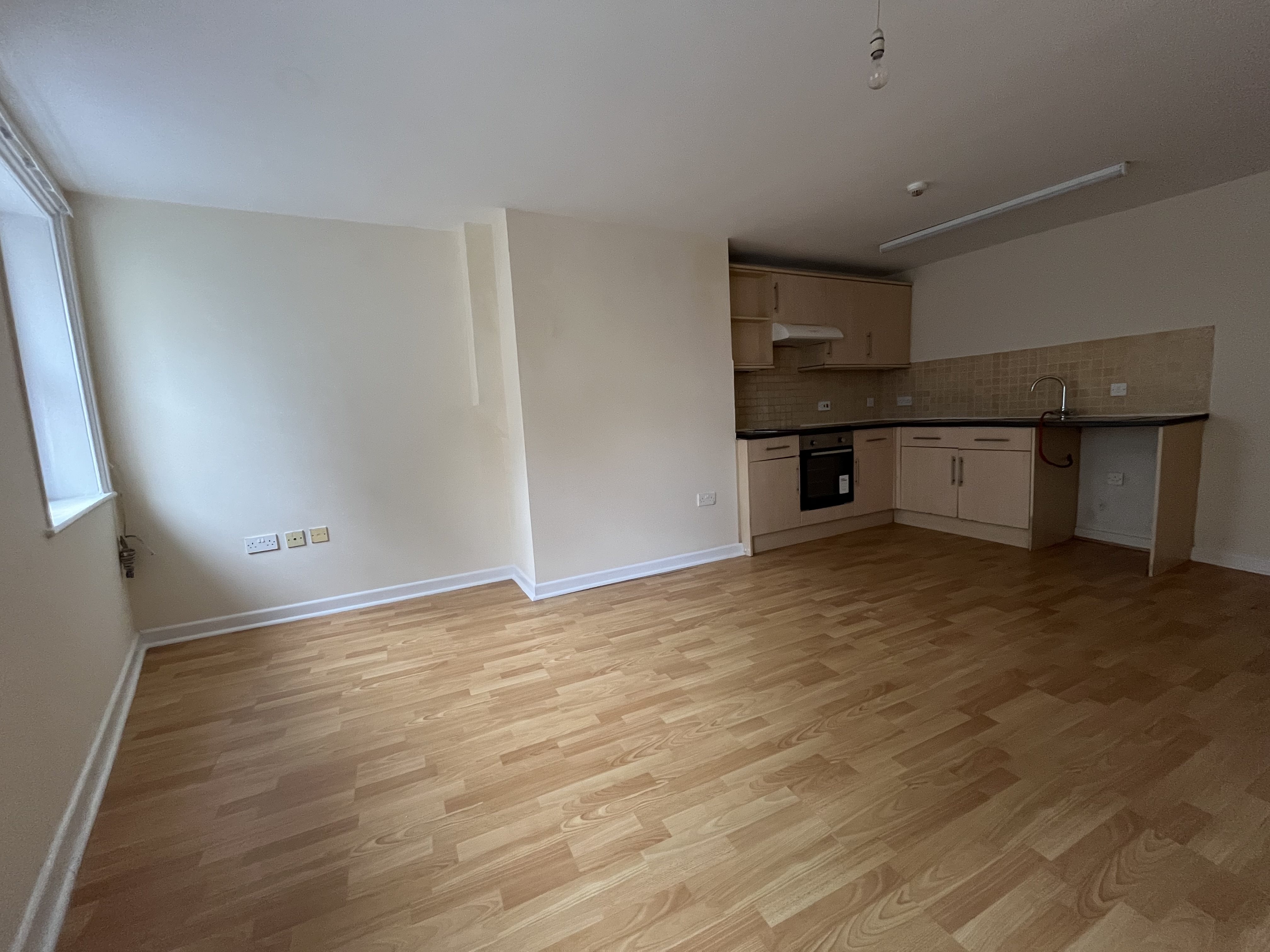 3 bed flat to rent in Old Christchurch Road, Bournemouth  - Property Image 1