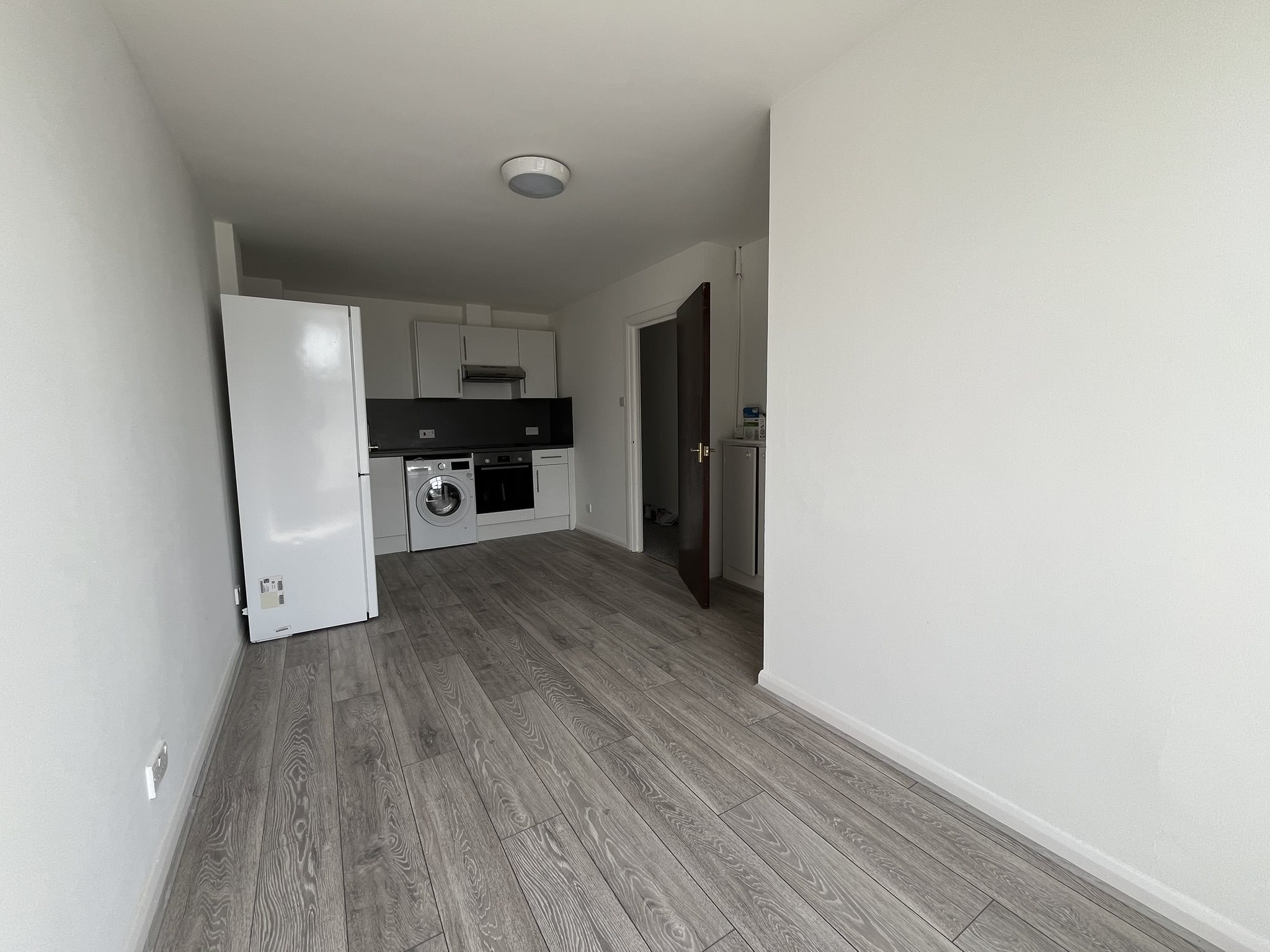 4 bed flat to rent in St Peters Road, Bournemouth  - Property Image 2