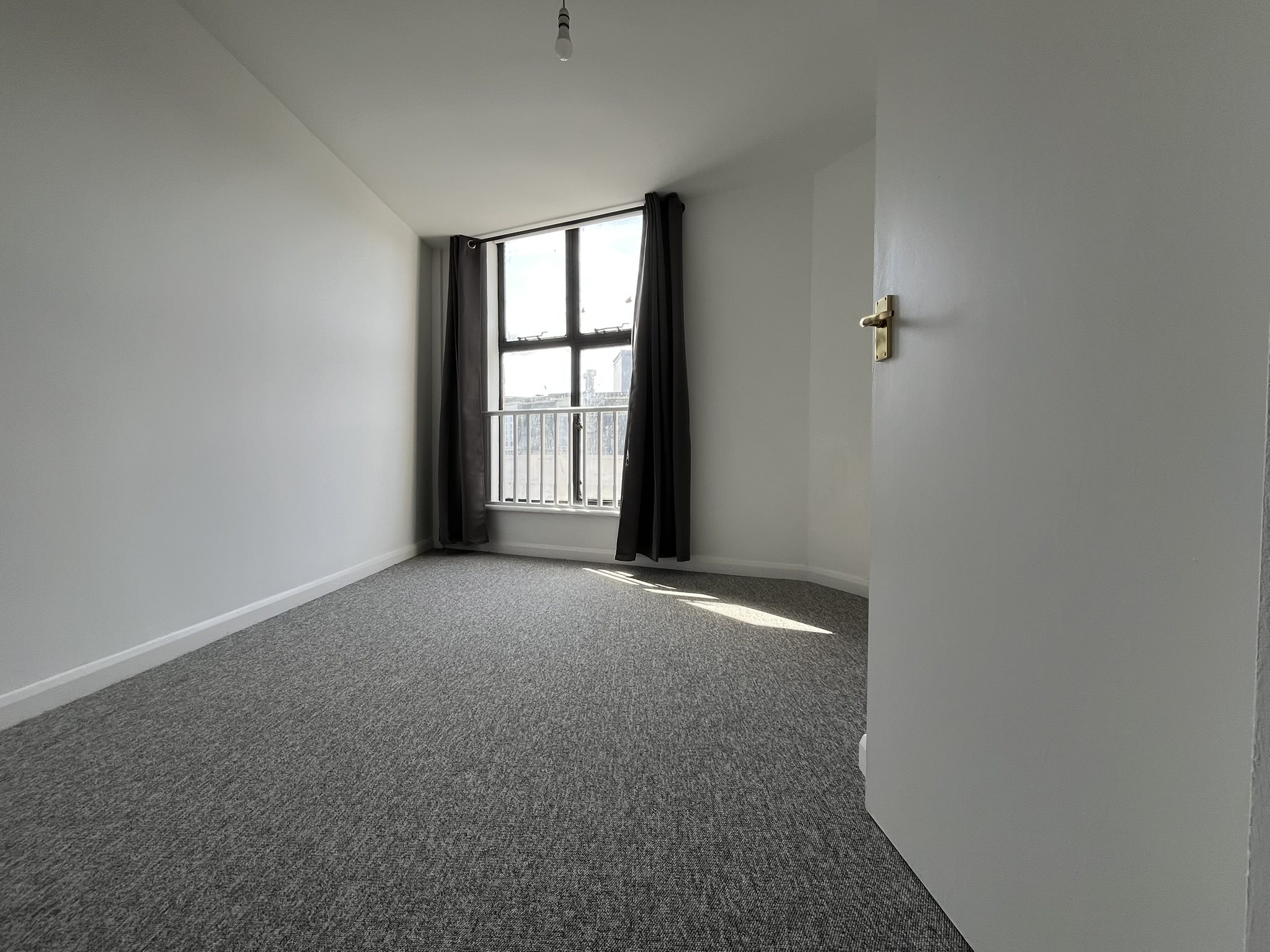 4 bed flat to rent in St Peters Road, Bournemouth  - Property Image 6
