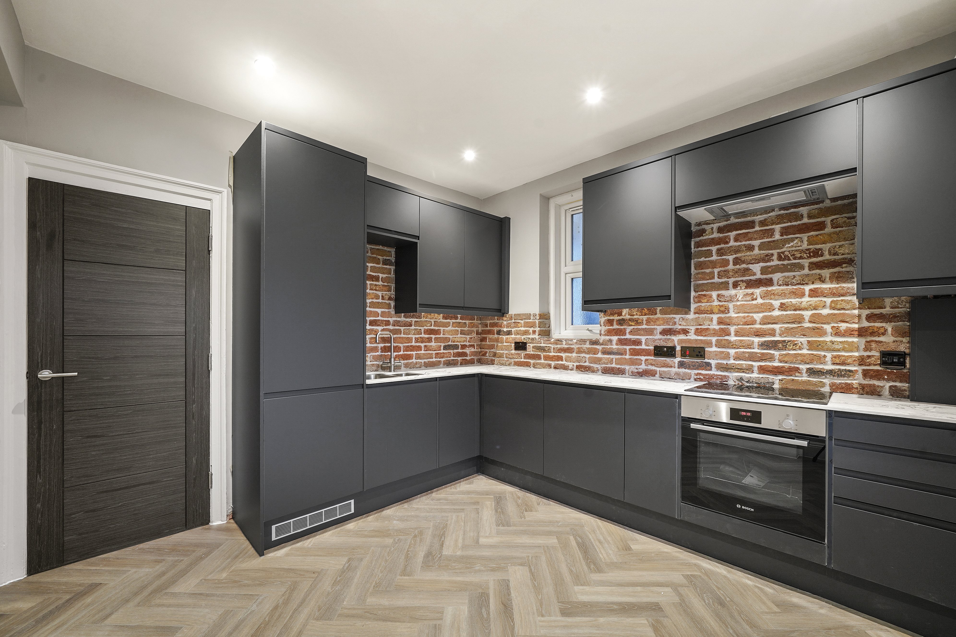 3 bed flat to rent in Richmond Hill, Bournemouth 3