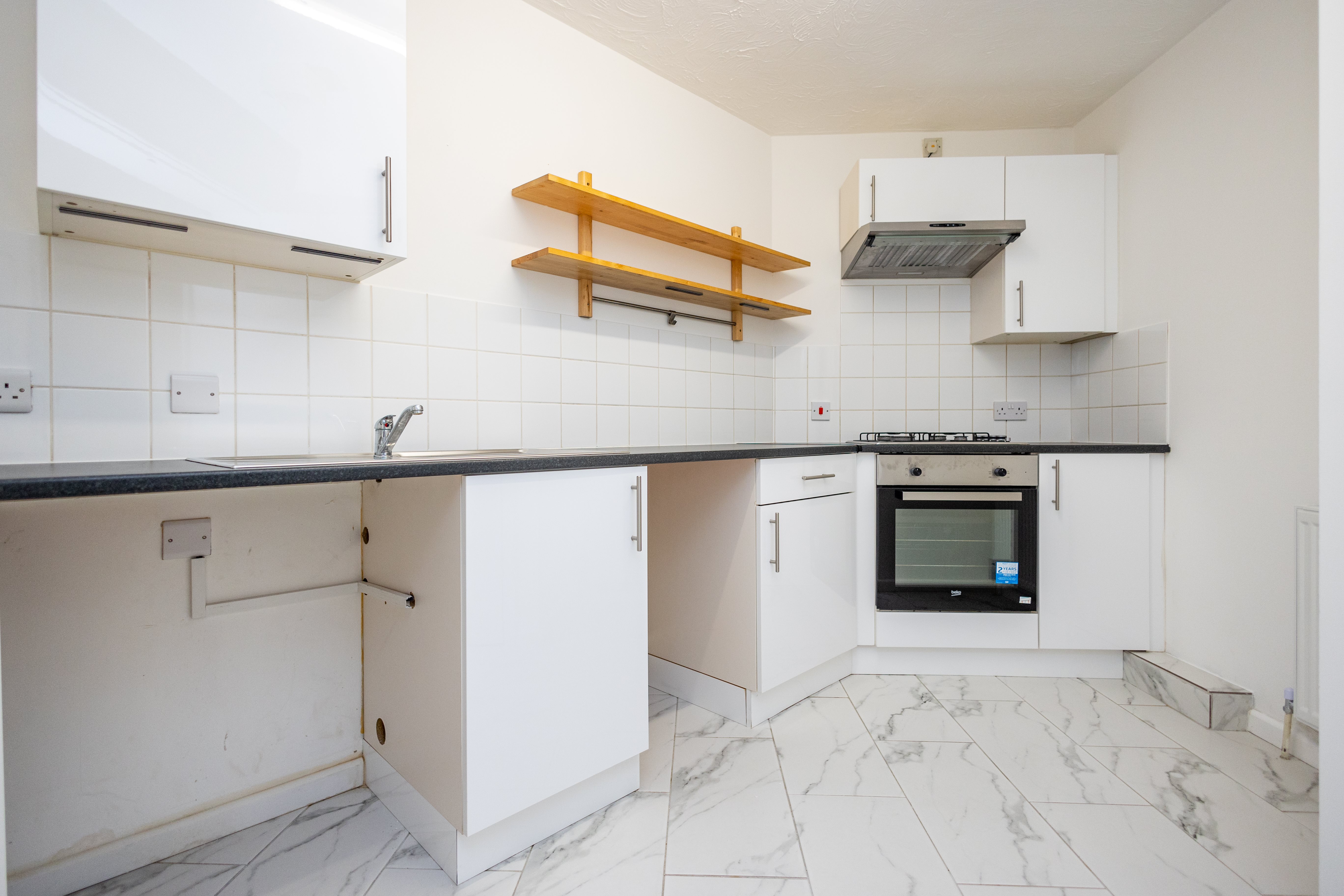 2 bed flat to rent in Apex Court, 82 Avenue Road  - Property Image 2