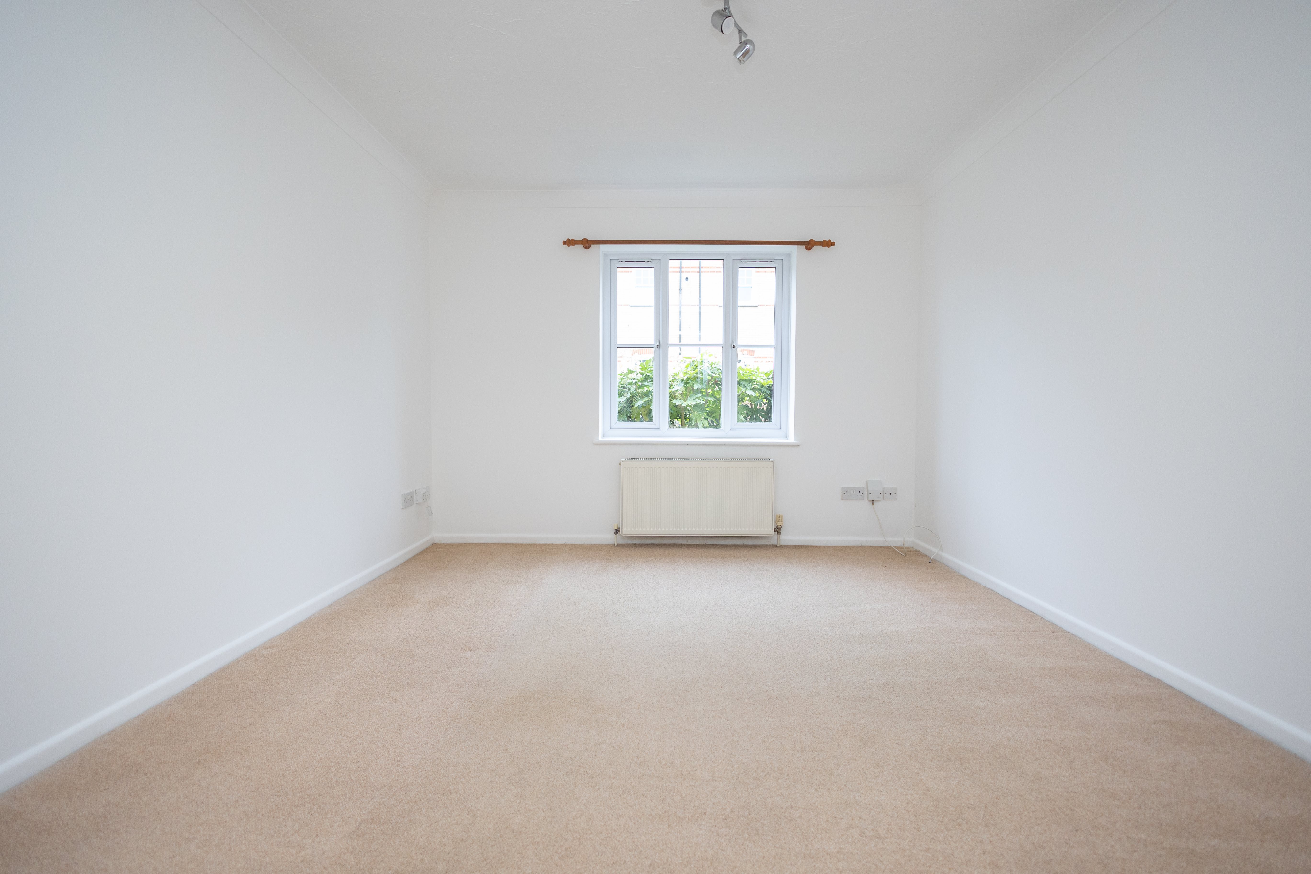 2 bed flat to rent in Apex Court, 82 Avenue Road  - Property Image 3