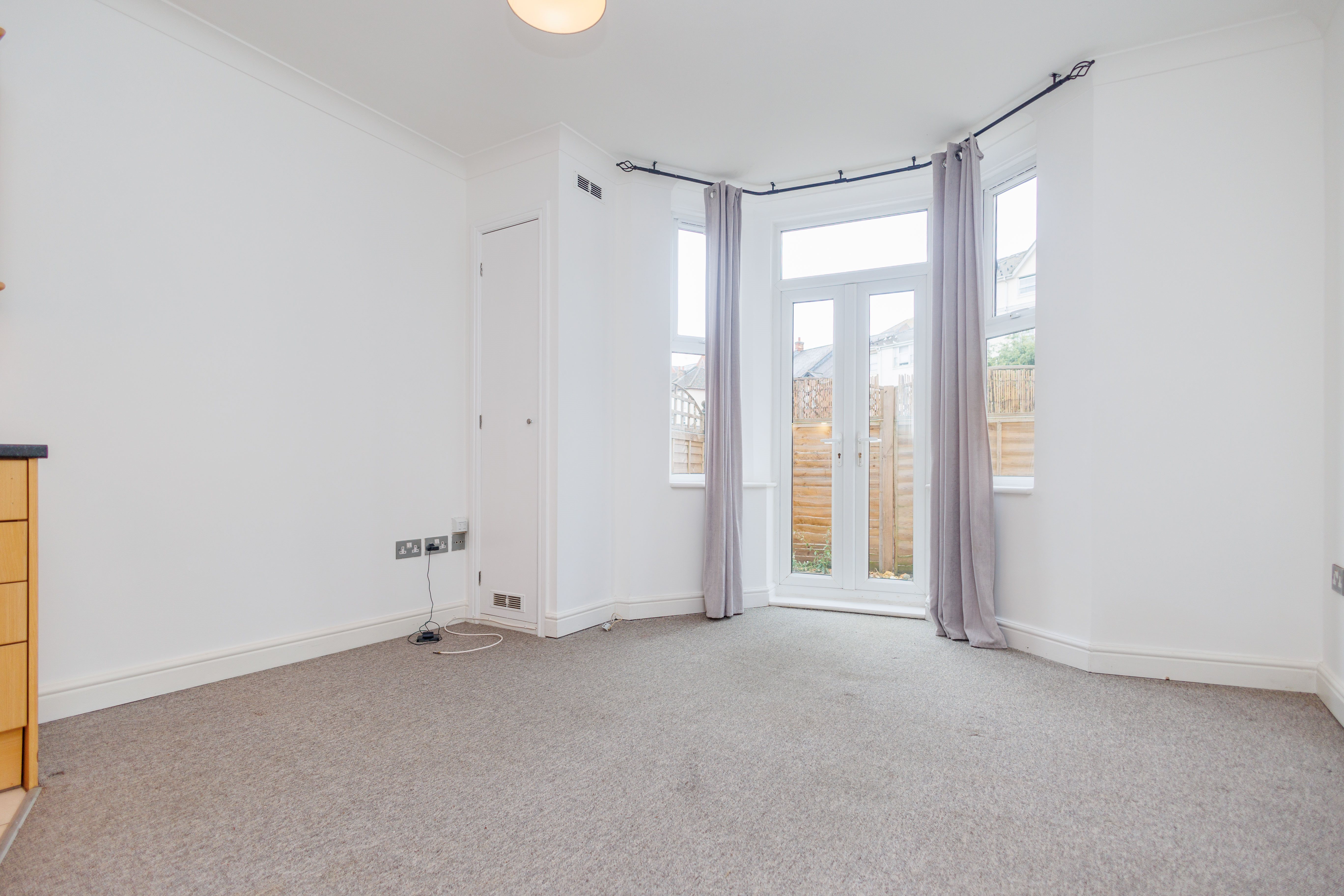 1 bed flat to rent in Norwich Avenue  - Property Image 2