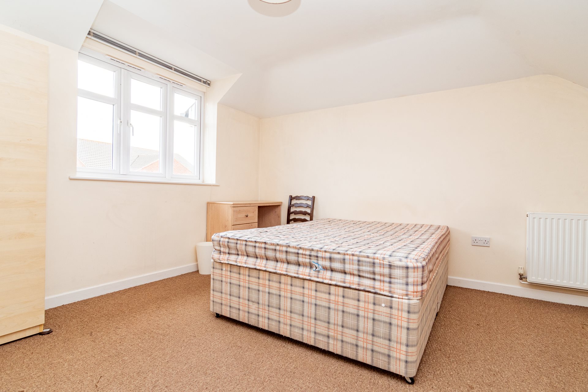 4 bed house to rent in Ensbury Avenue 3