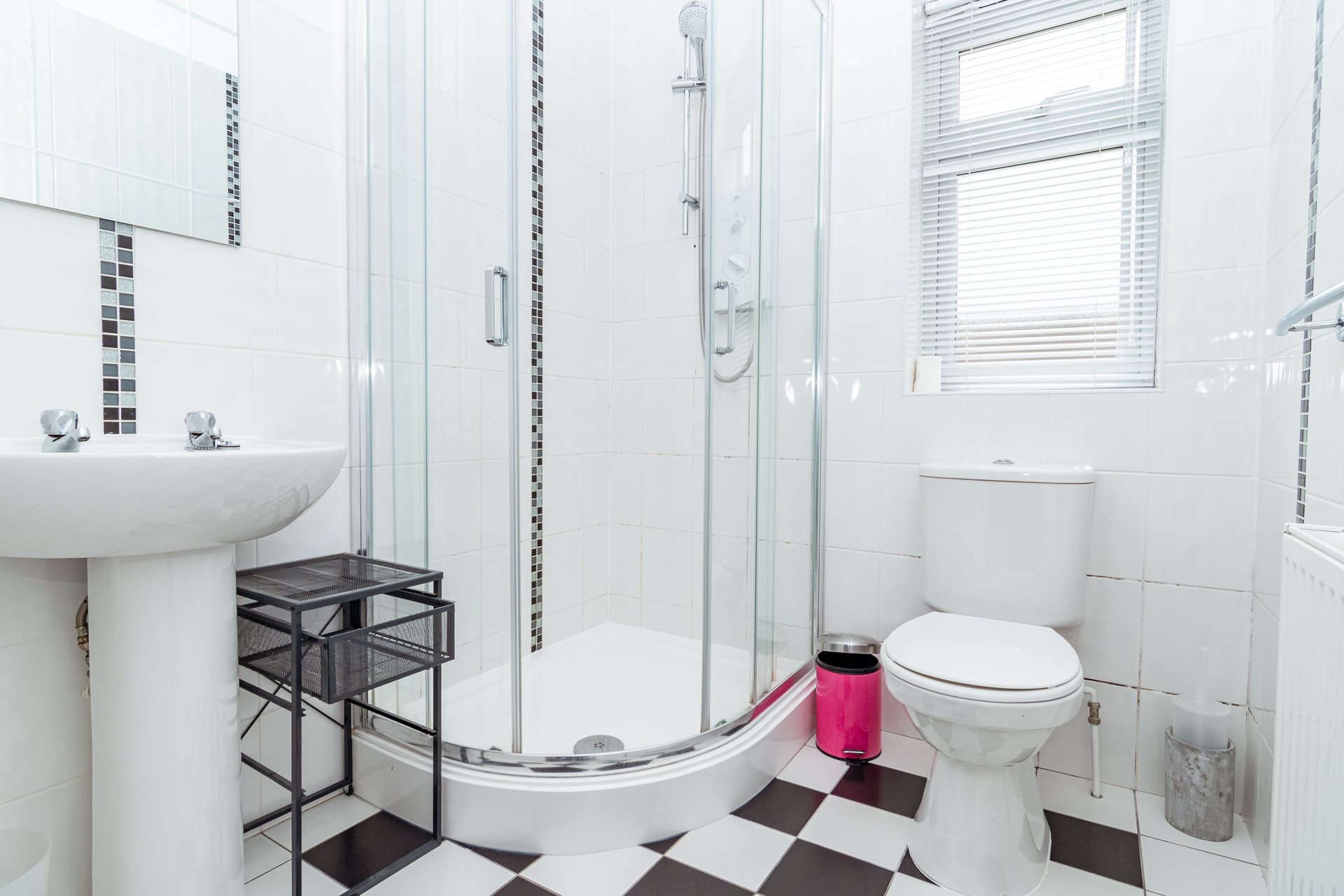 4 bed house to rent in Ensbury Avenue 11