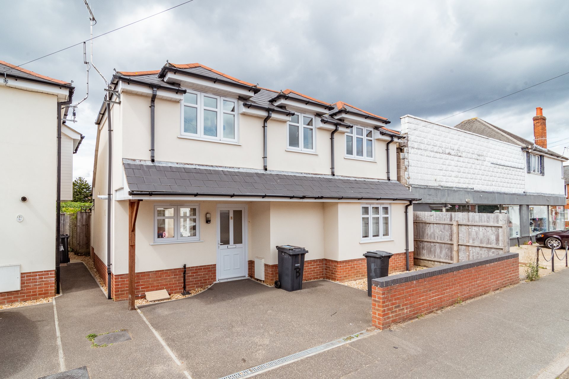 4 bed house to rent in Ensbury Avenue - Property Image 1